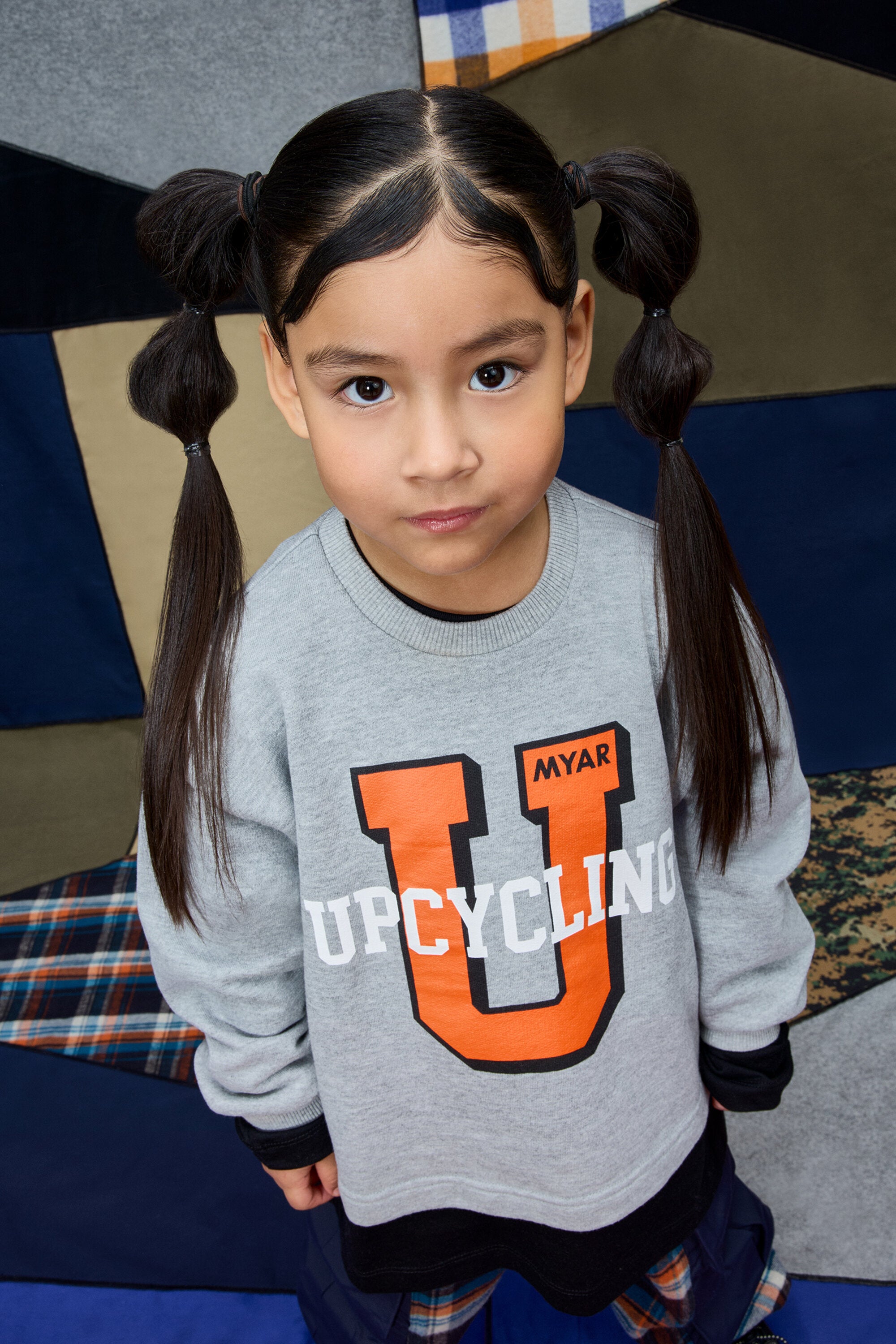 バーシティプリントのクルーネックスウェットシャツ