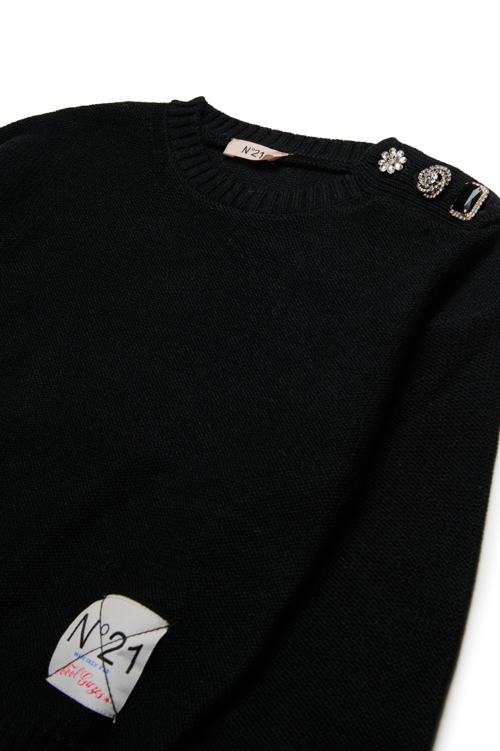 ジュエルボタンのウール混プルオーバー