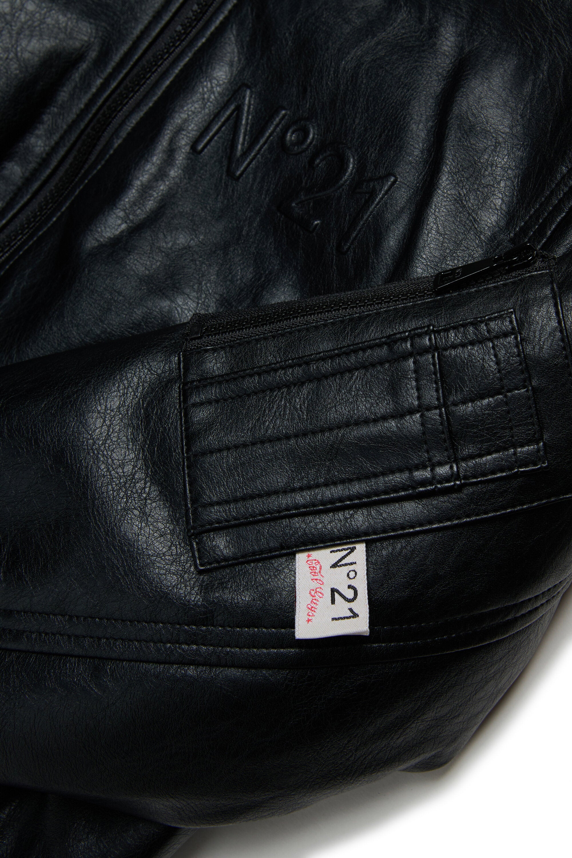 ロゴ入りコーティング生地ボンバージャケット