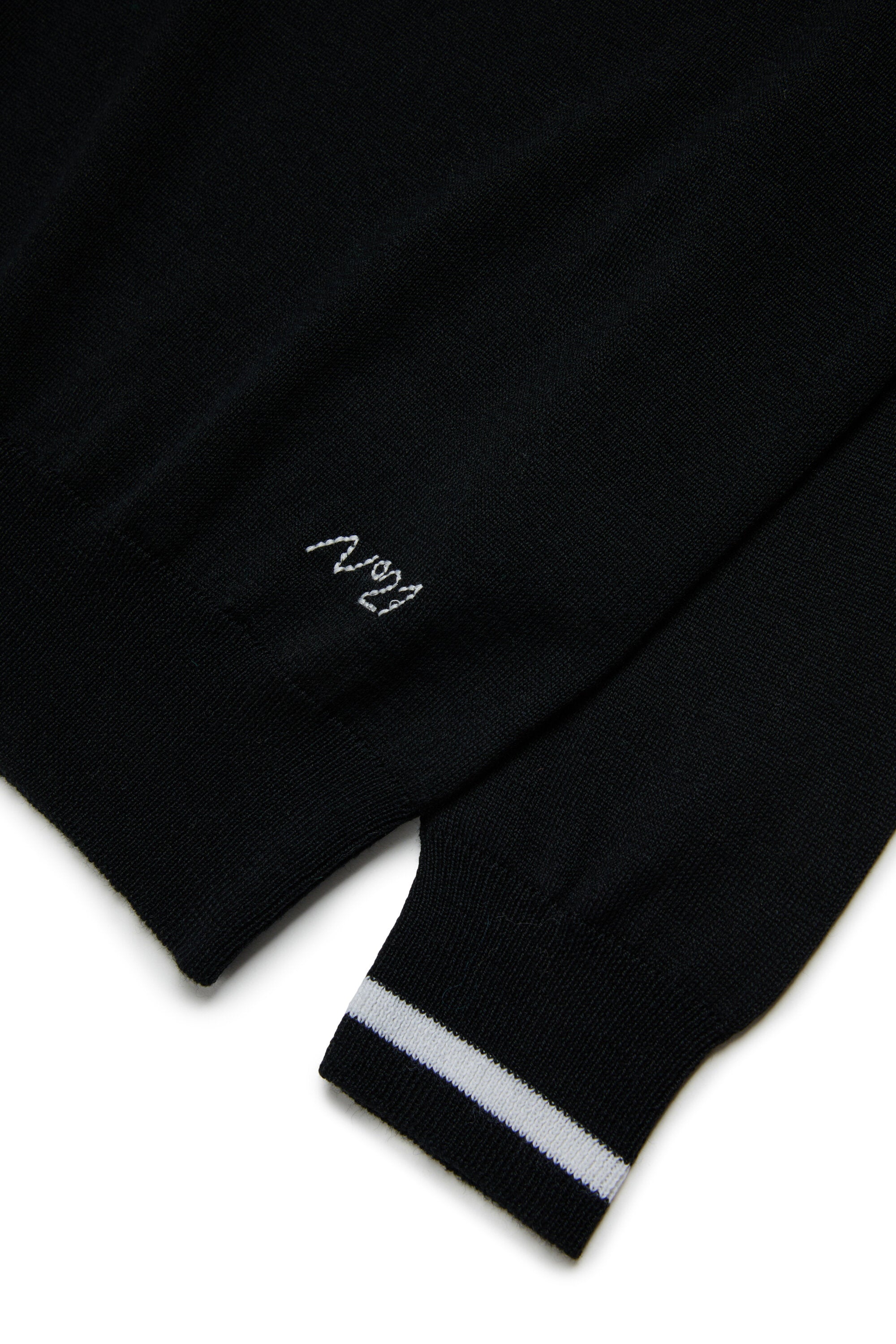 ブランドロゴ入りウール混プルオーバー