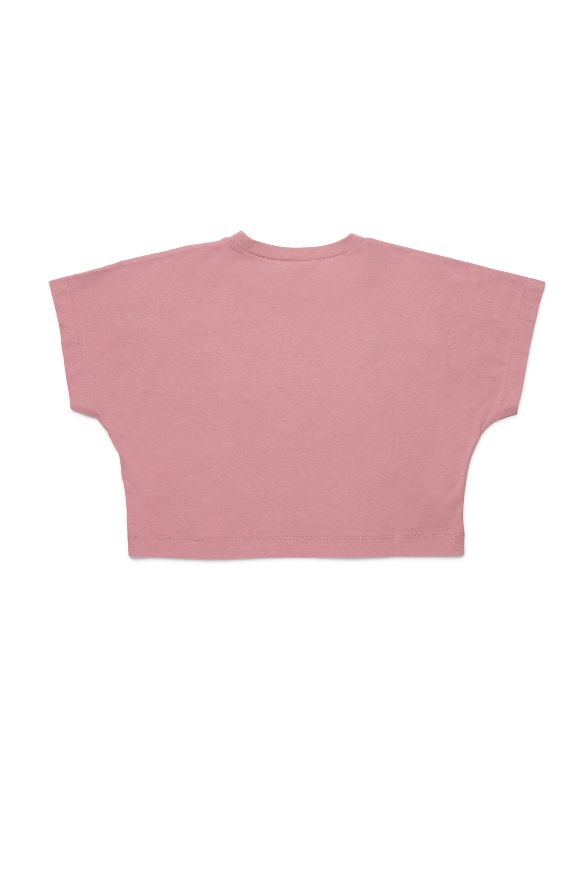 フロントにマキシロゴ入りTシャツ