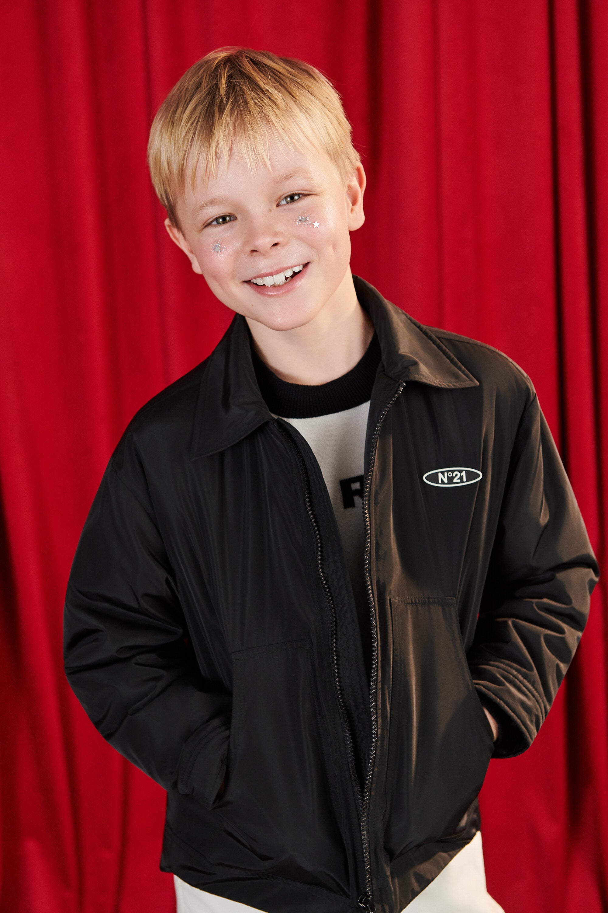 ロゴ入り軽量中綿ジャケット