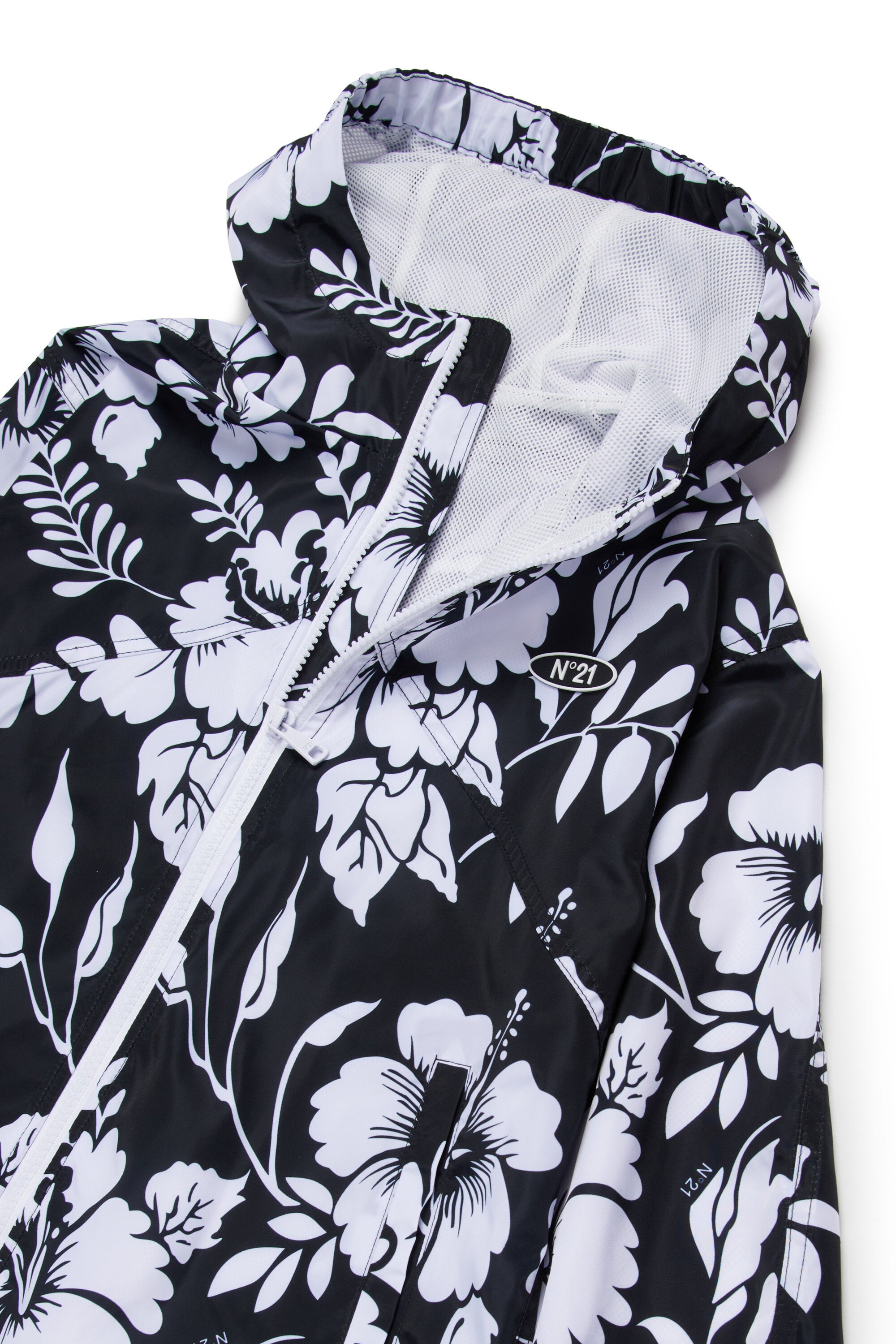 ロゴ入りウィンドブレーカー