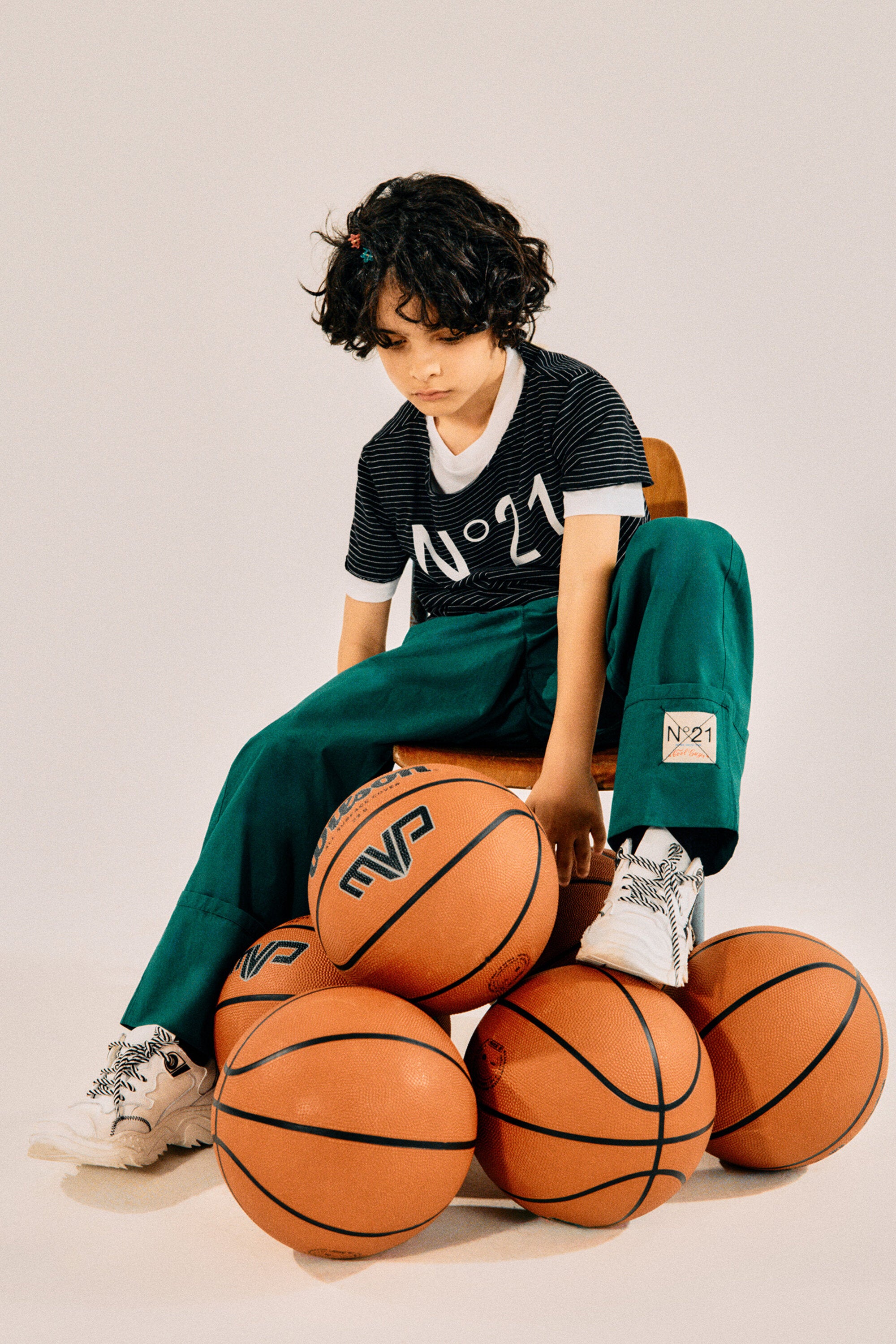 フロントロゴ入りTシャツ