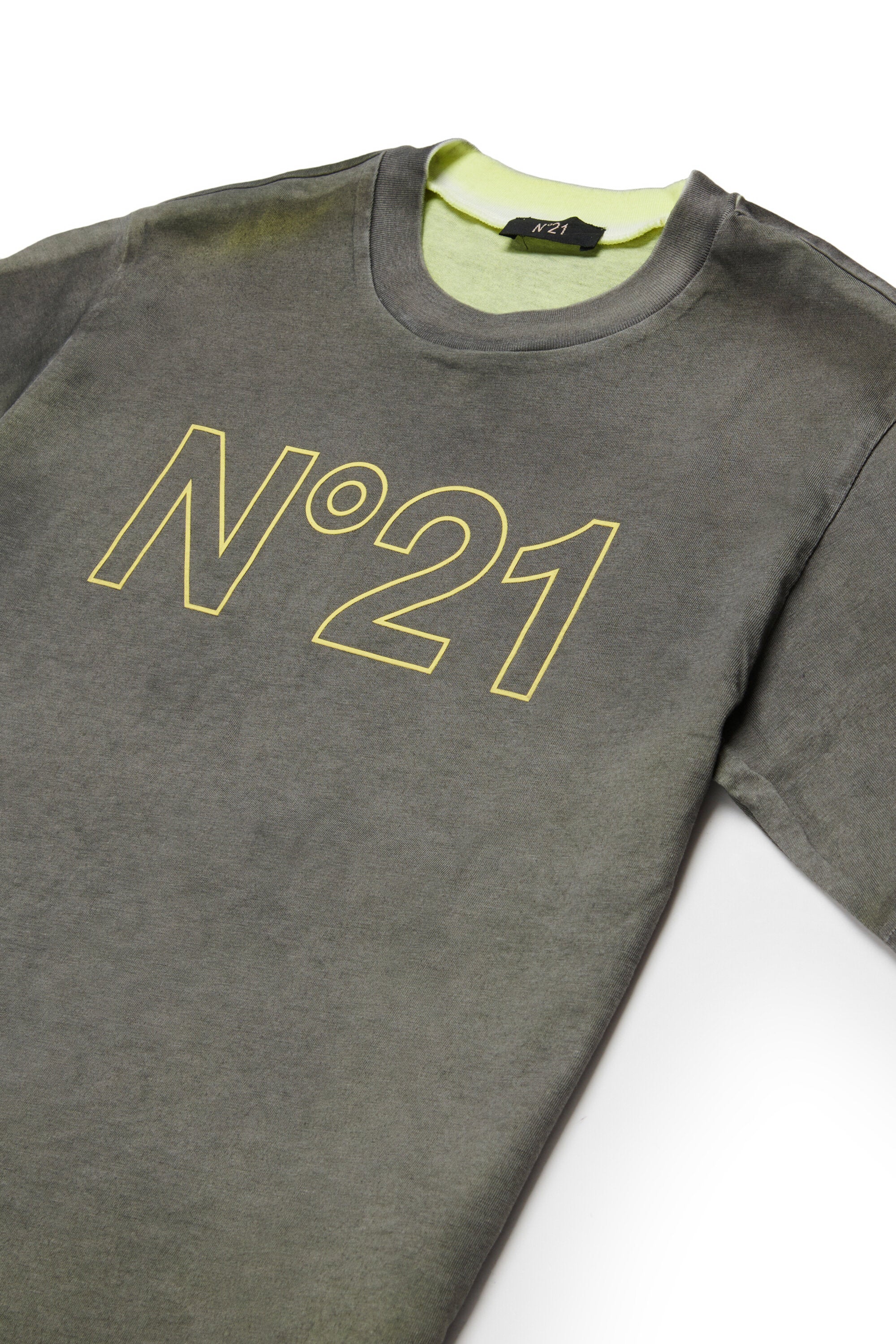 ヴィンテージ風ロゴ入りTシャツ