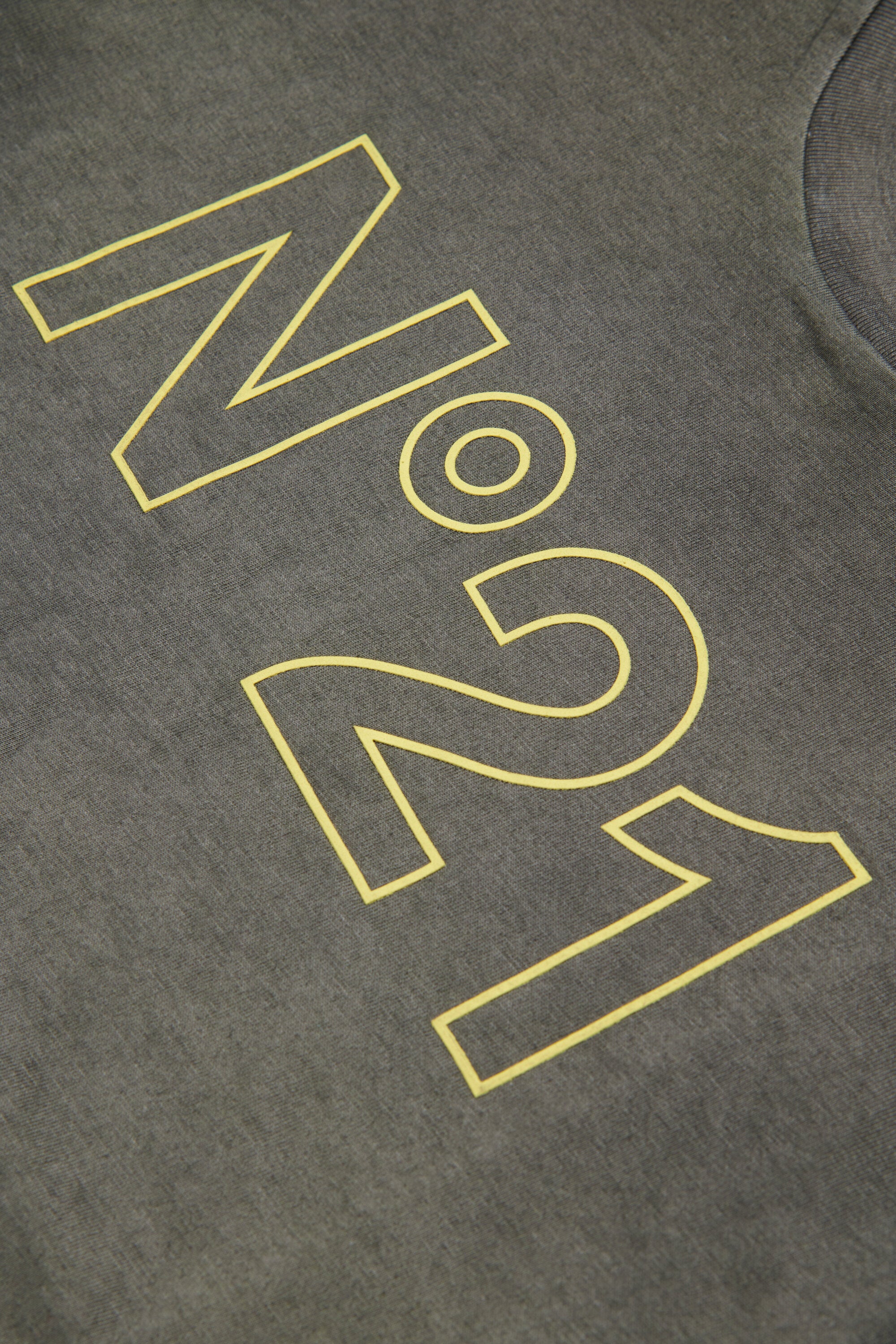 ヴィンテージ風ロゴ入りTシャツ