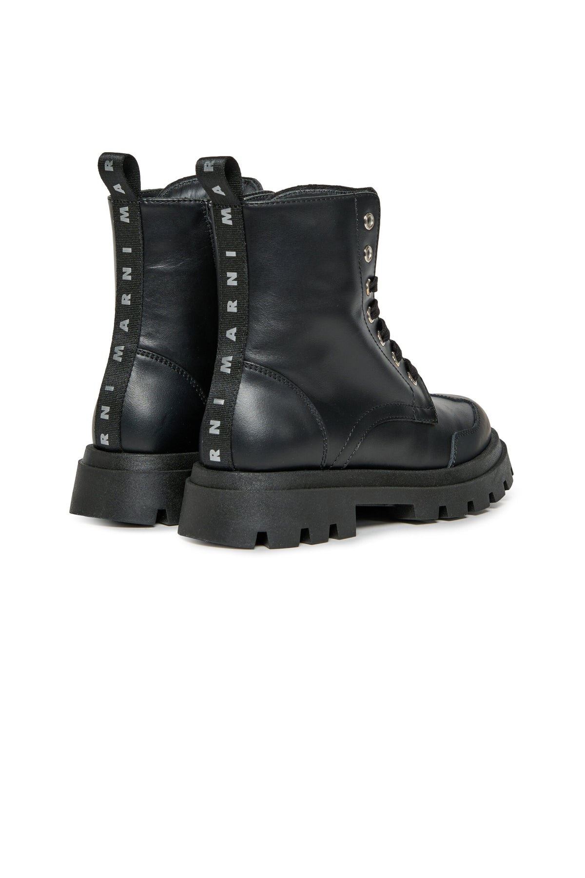 Boots with toe logo