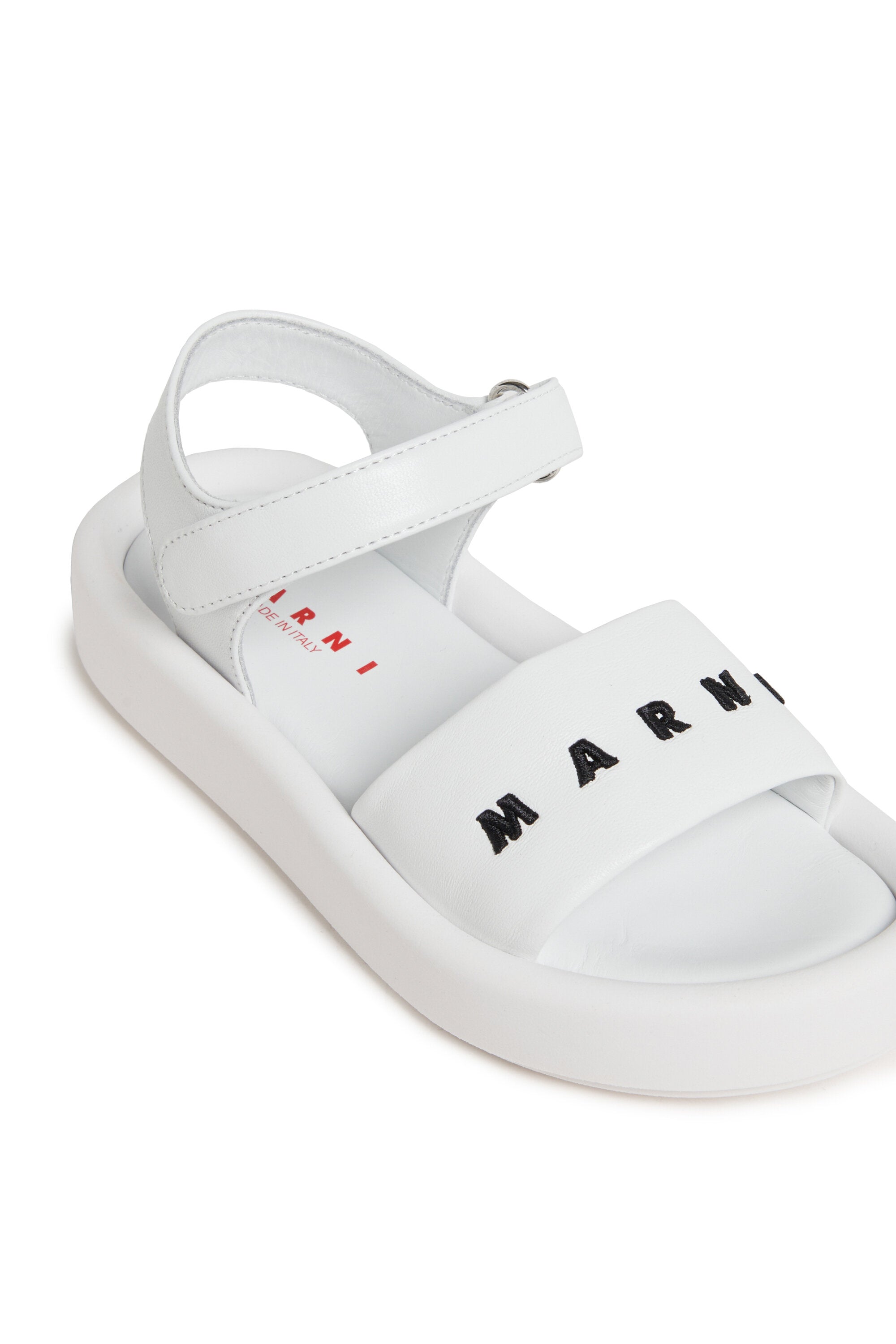 チャンキーソールのレザーサンダル