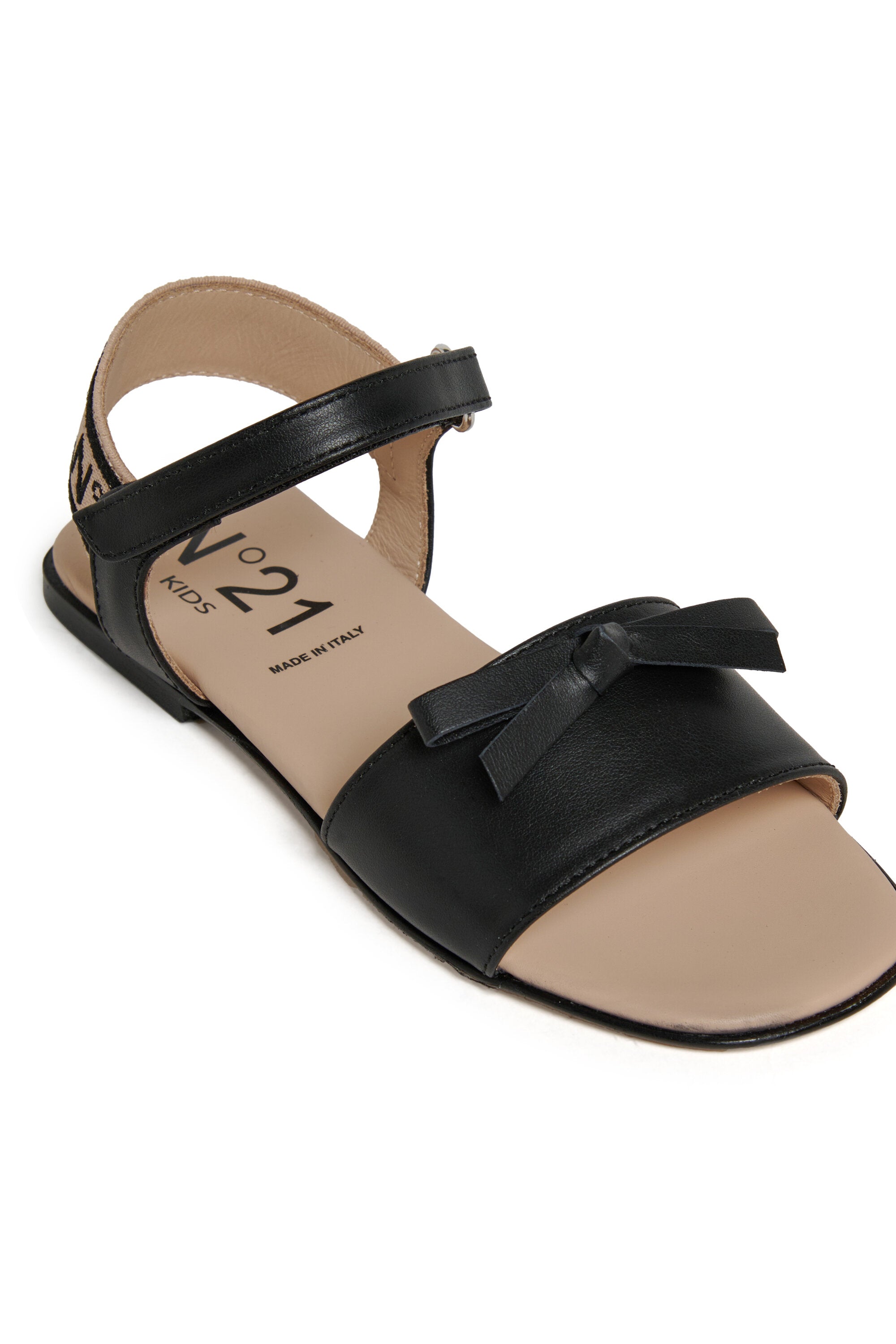 リボン付きレザーサンダル