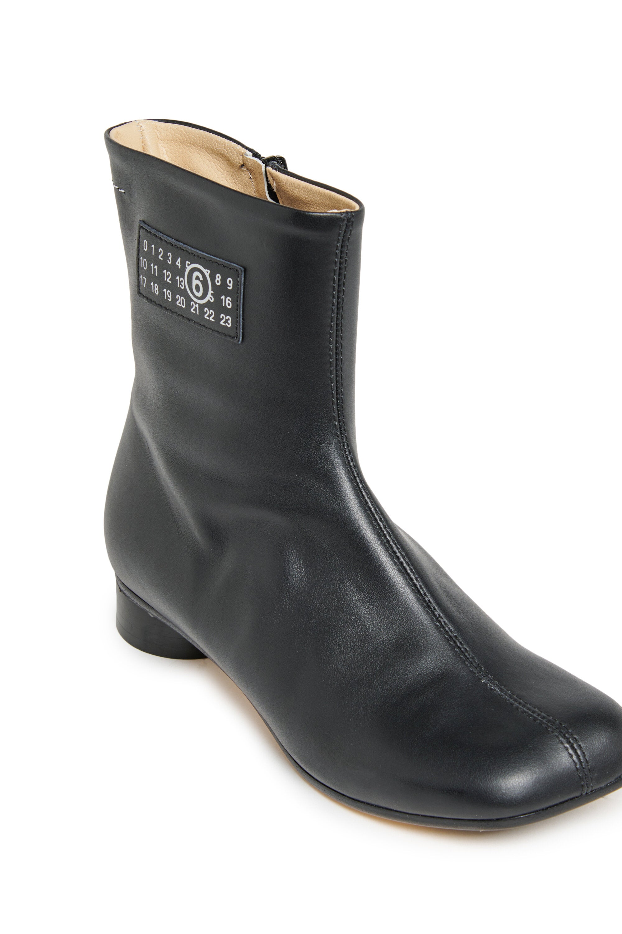 ロゴ入りローレザーブーツ