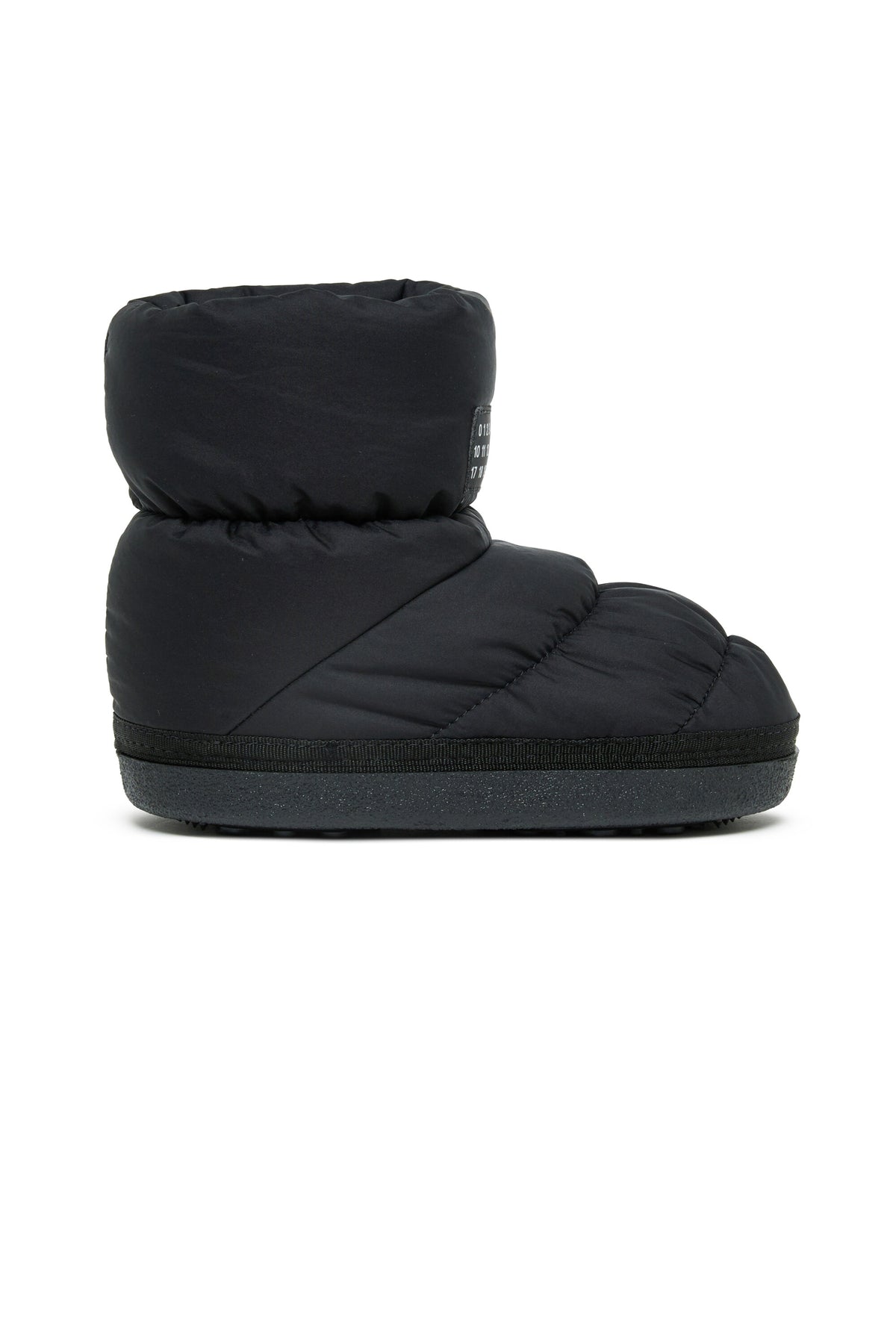 Snow boots with numeric logo