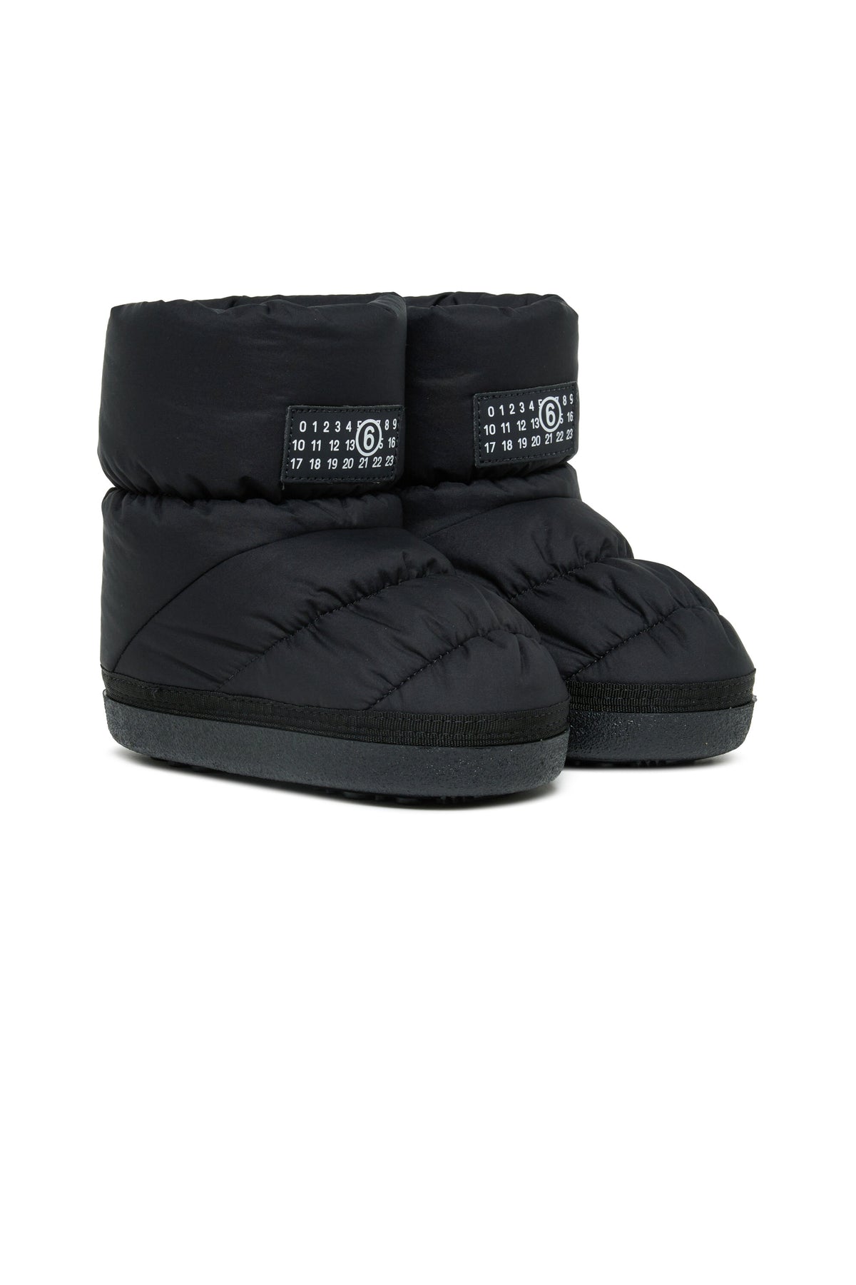 Snow boots with numeric logo