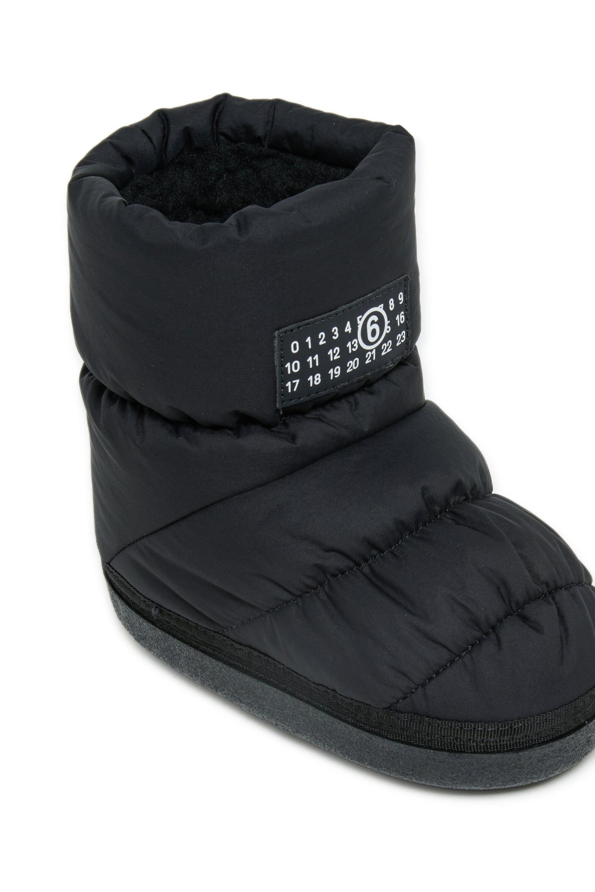 Snow boots with numeric logo