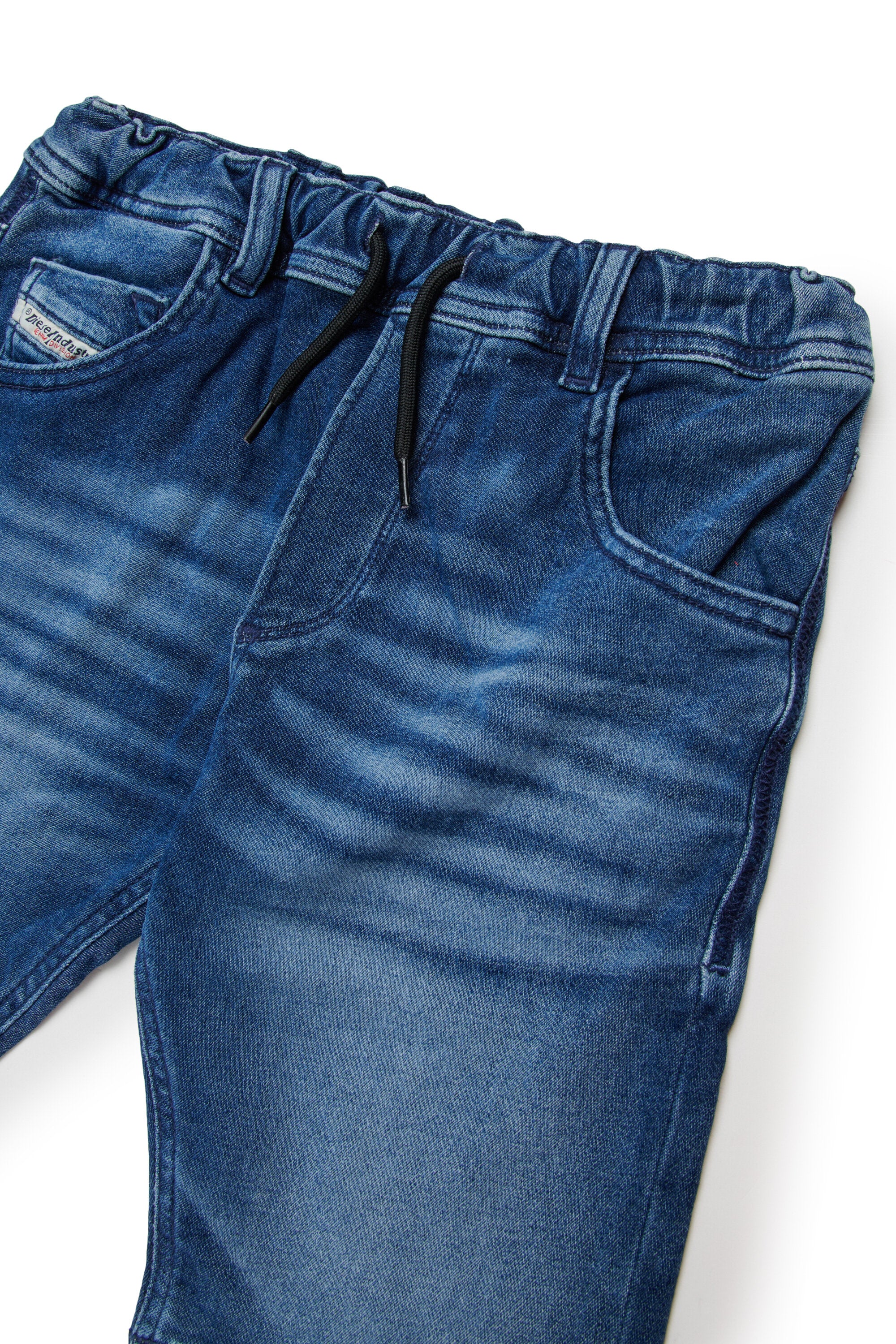 JoggJeans®（ジョグジーンズ）のショートパンツ、ミッドブルー、シェード付き