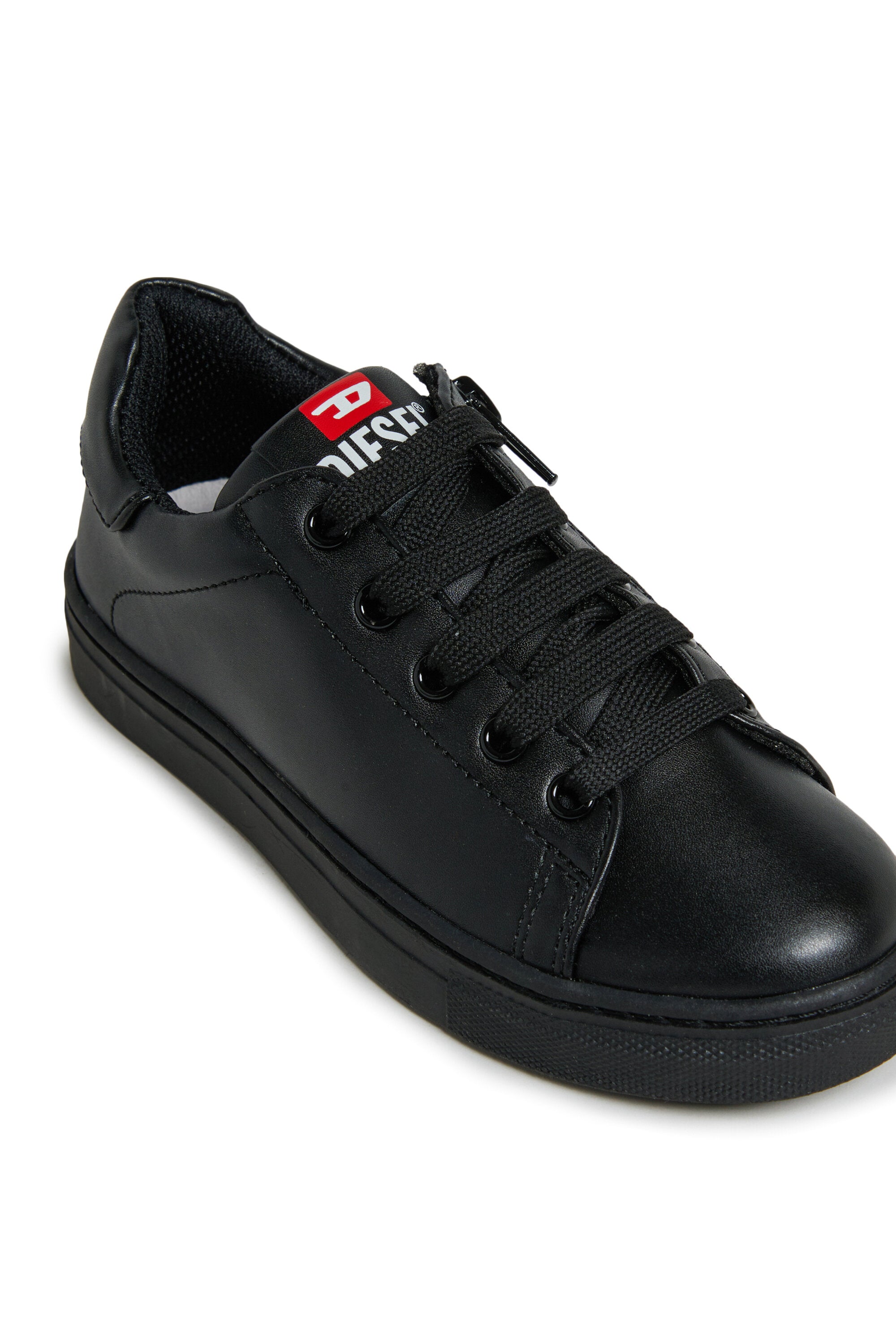 ロゴ入りスニーカー