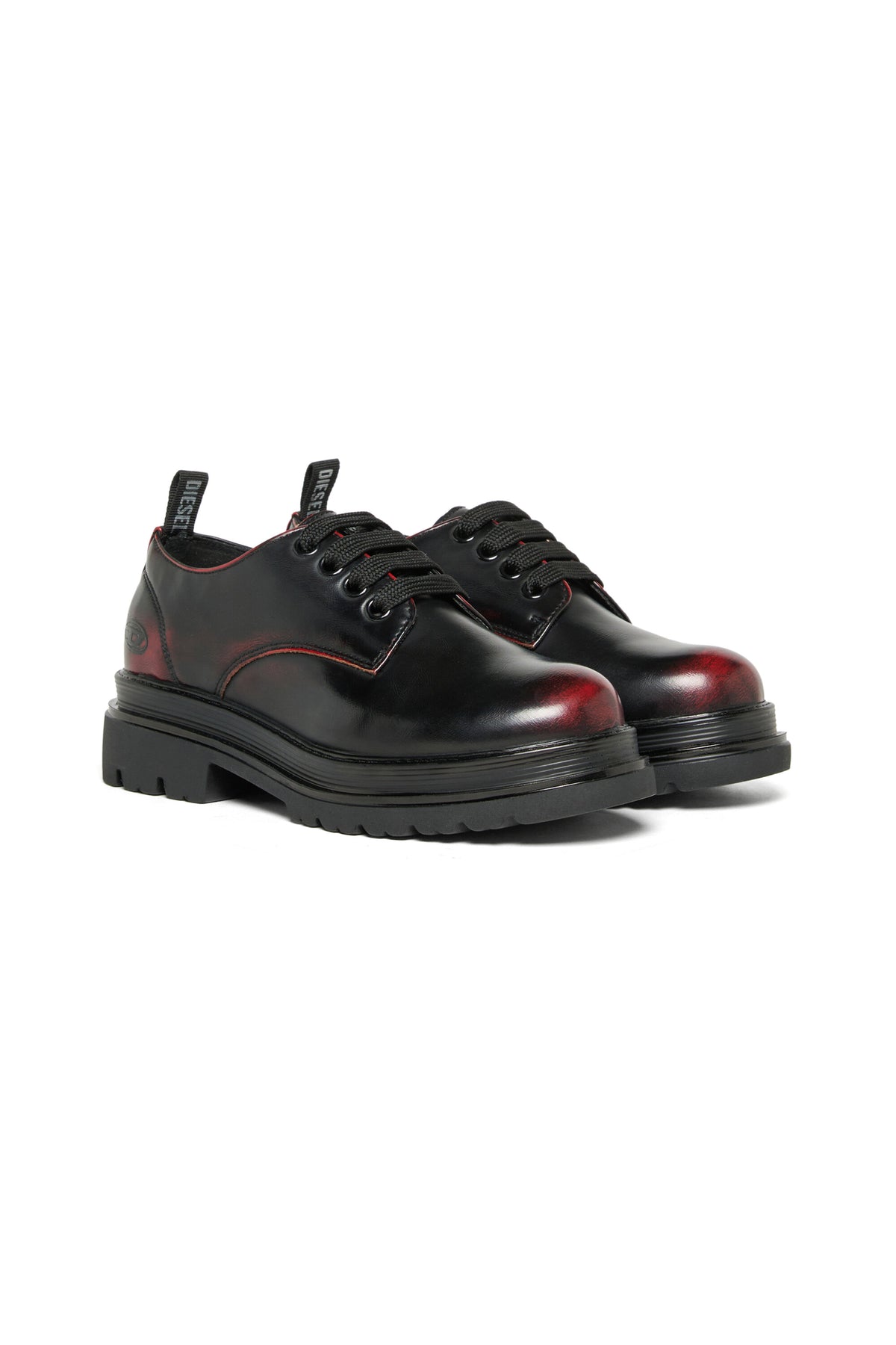 Lace-up shoes with logo