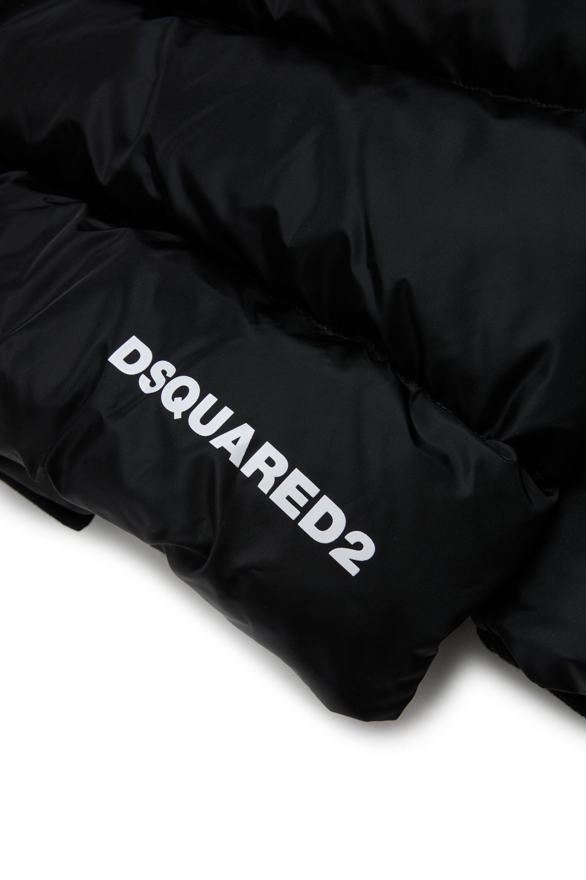 フードとDSQUARED2ロゴ入りパッド入りジャケット