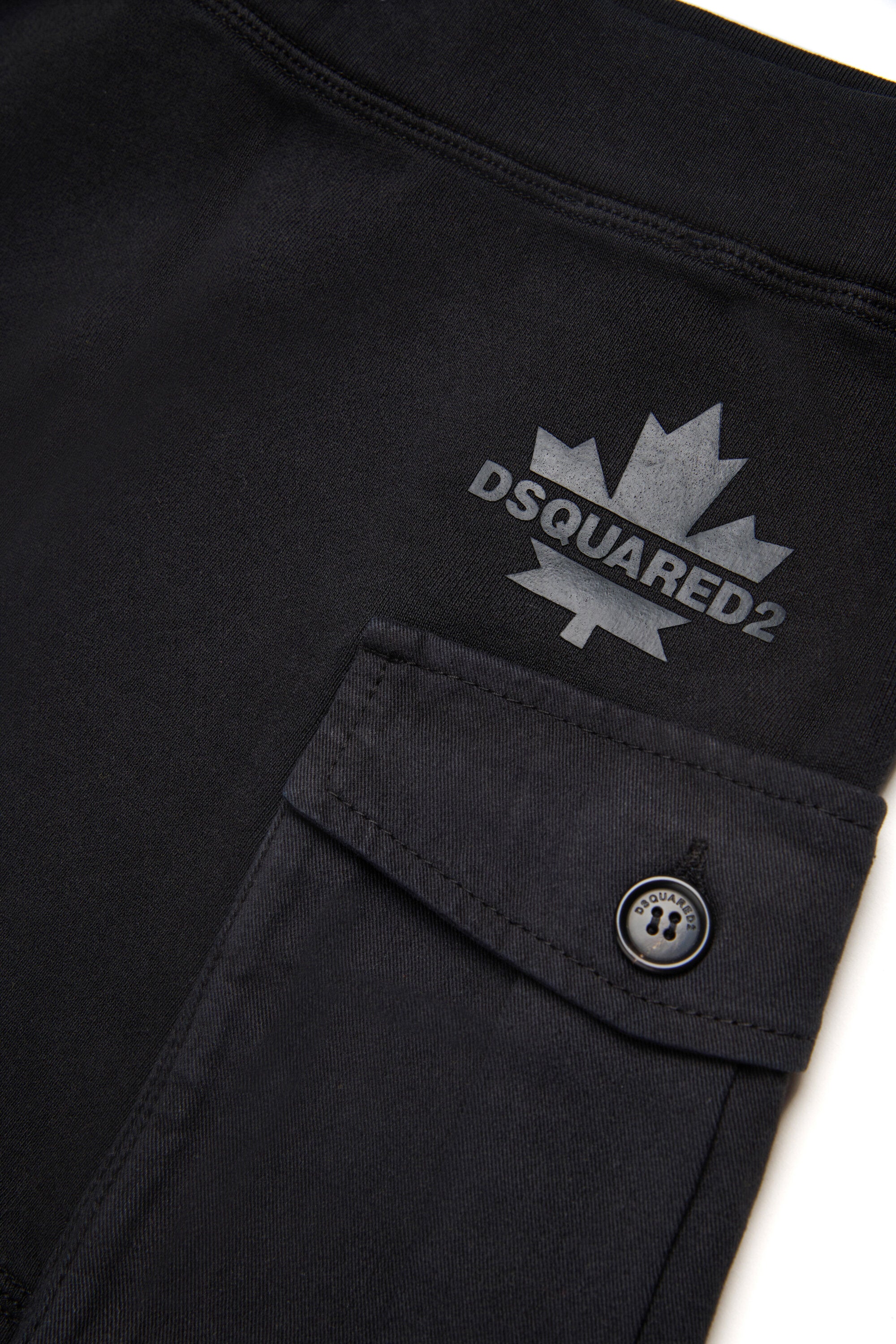 大きなポケット付きのフリース・ミニスカート