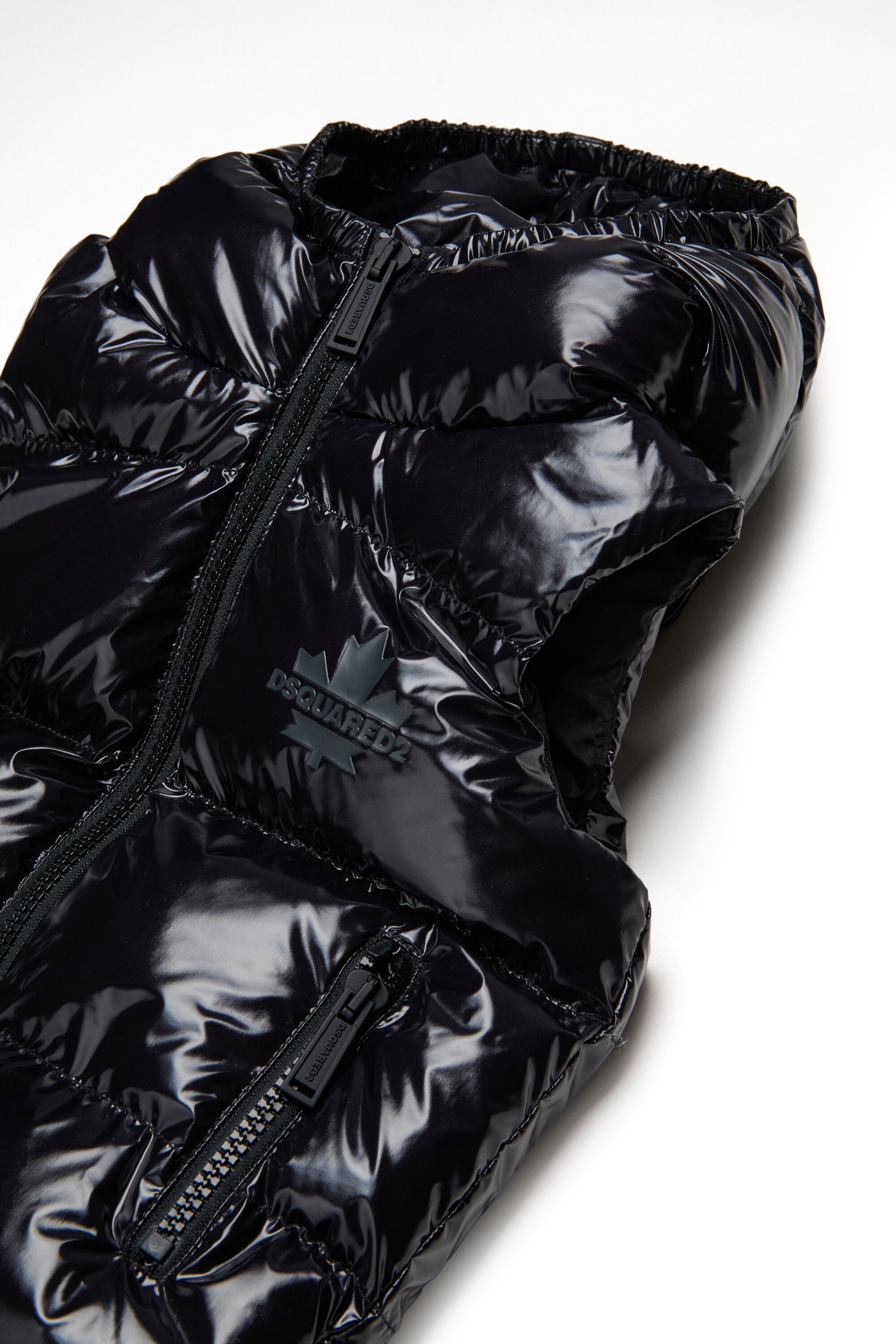 メープルリーフロゴ入り光沢パッド入りベスト