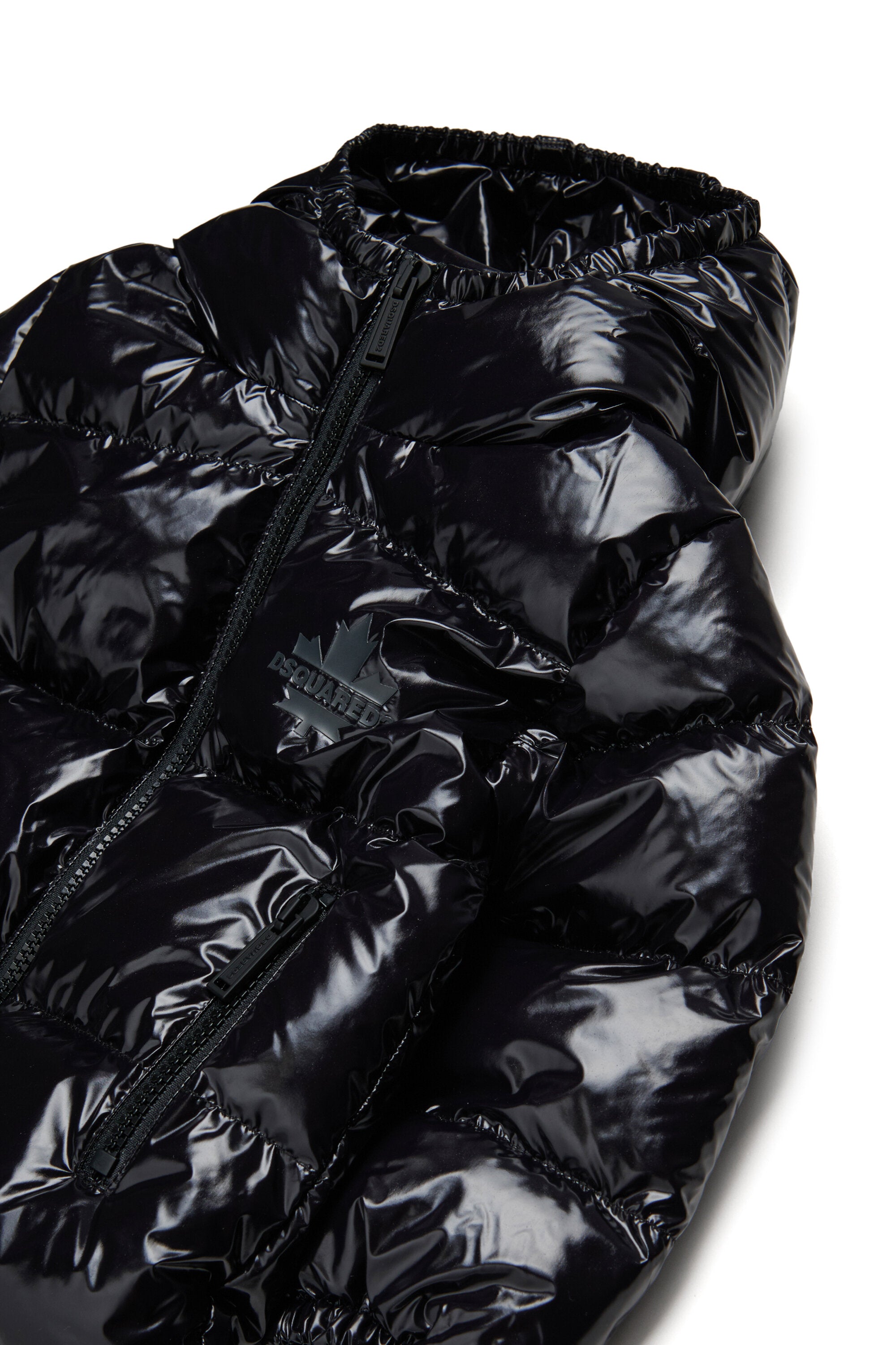 メイプルリーフのロゴ入り中わた入りショートジャケット