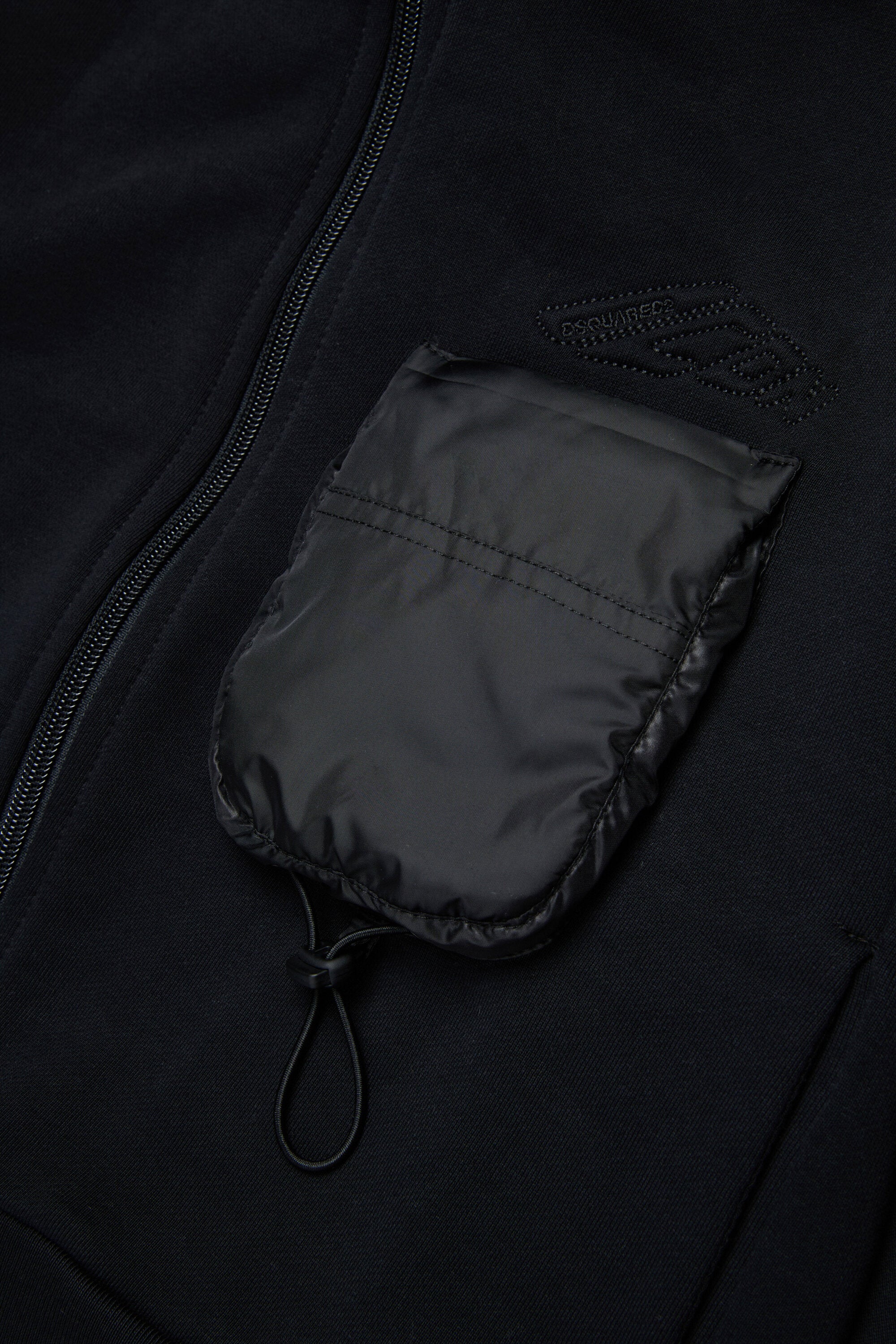 ナイロンディテールのフード付きスウェットシャツ