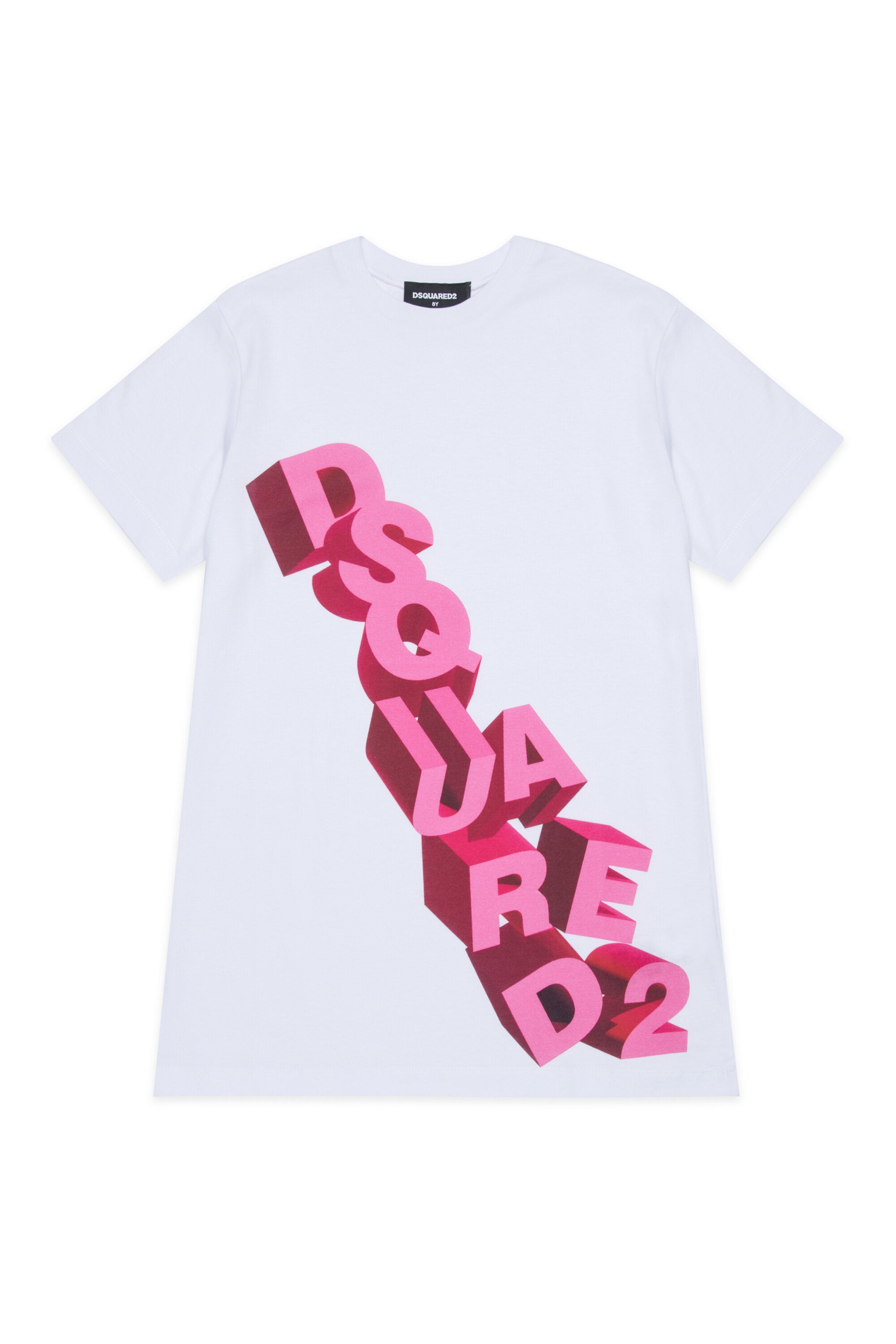 フロントにロゴ入りTシャツ