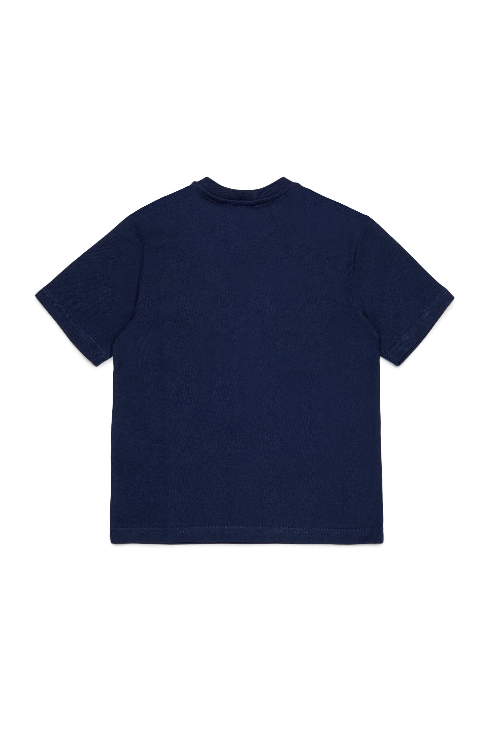 フロントにロゴ刺繍を施したTシャツ