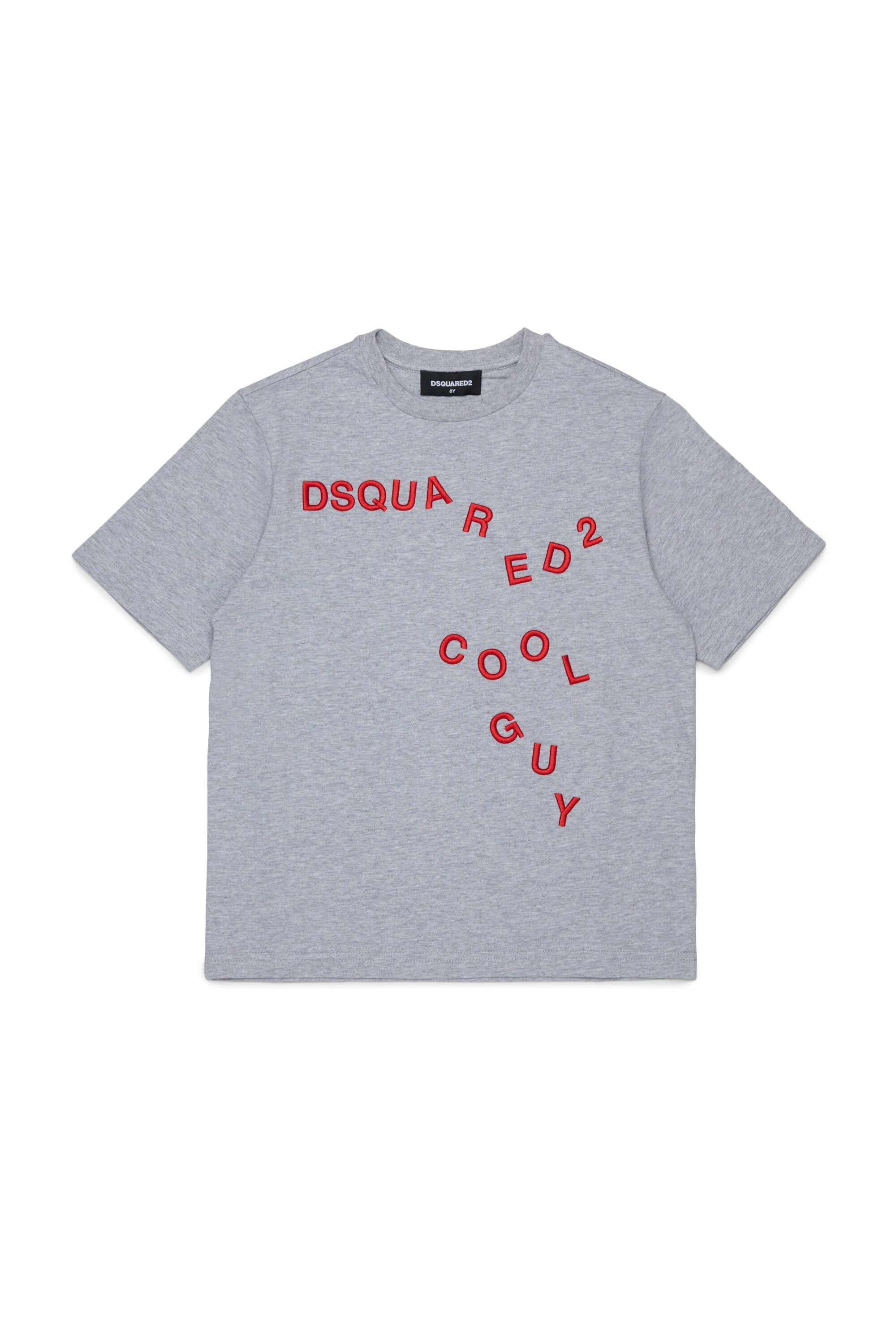 フロントにロゴ刺繍を施したTシャツ