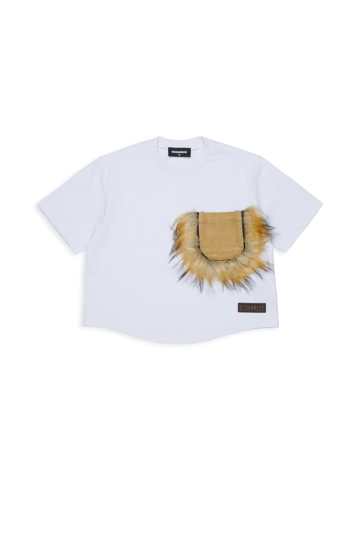 胸ポケットとロゴ付きTシャツ