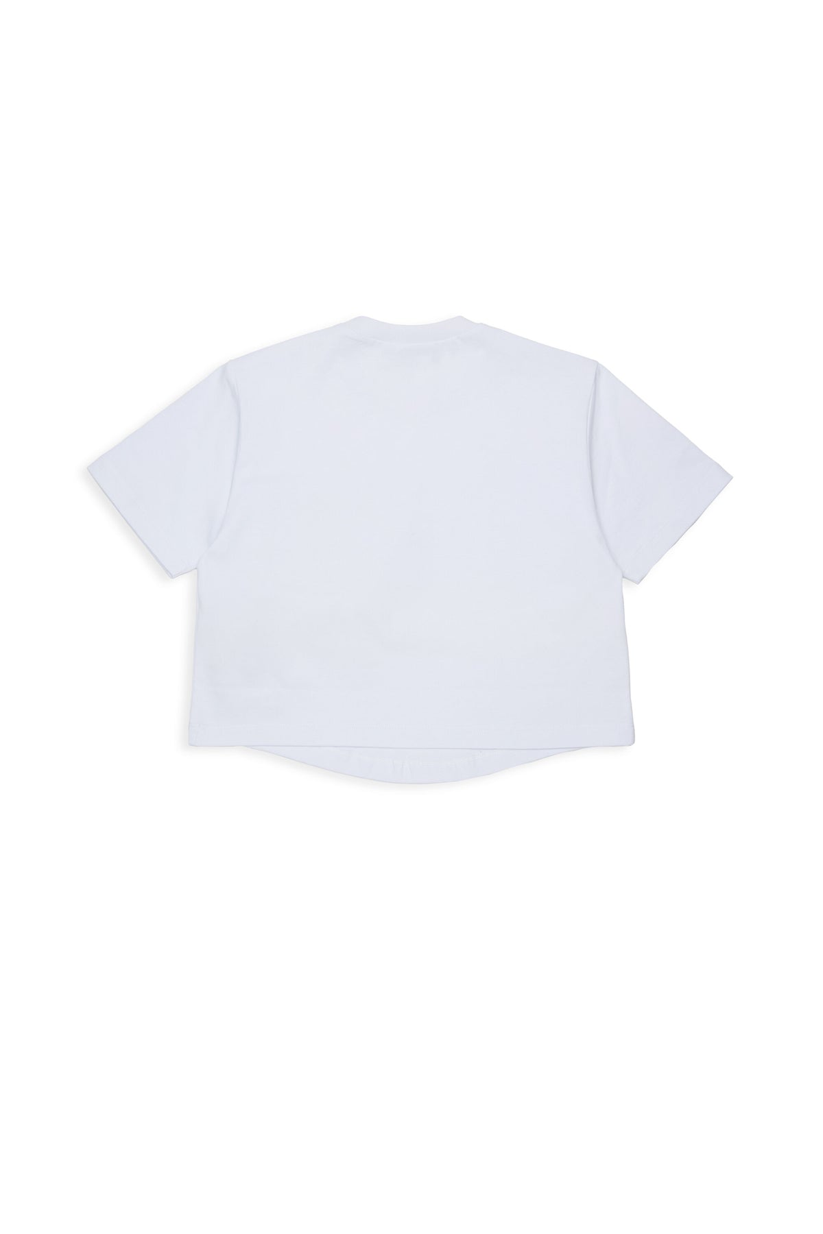胸ポケットとロゴ付きTシャツ