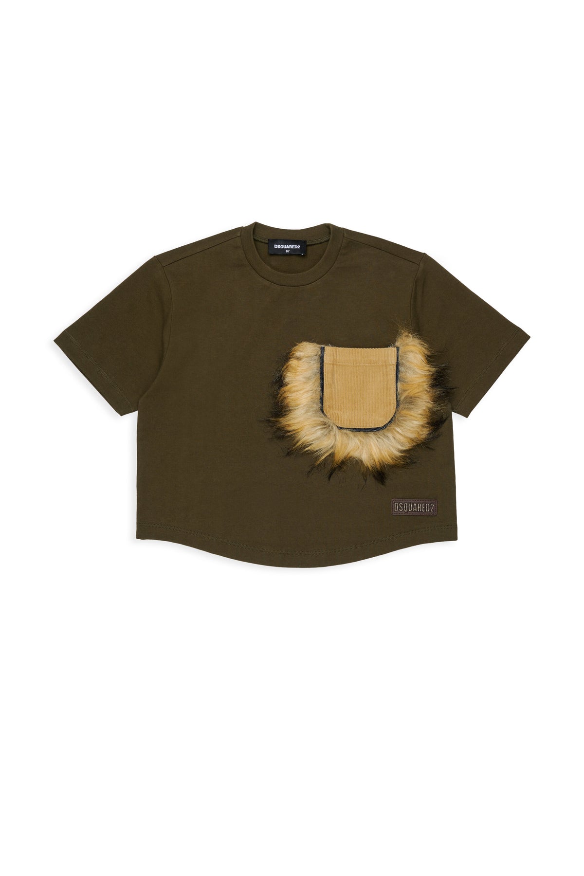 胸ポケットとロゴ付きTシャツ
