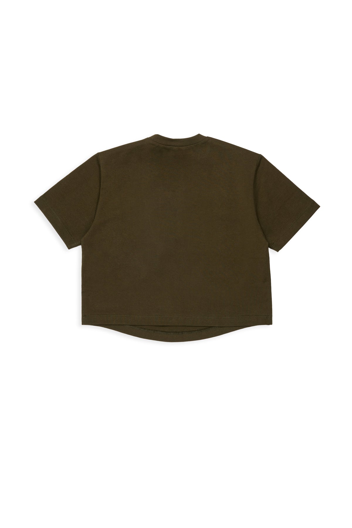 胸ポケットとロゴ付きTシャツ