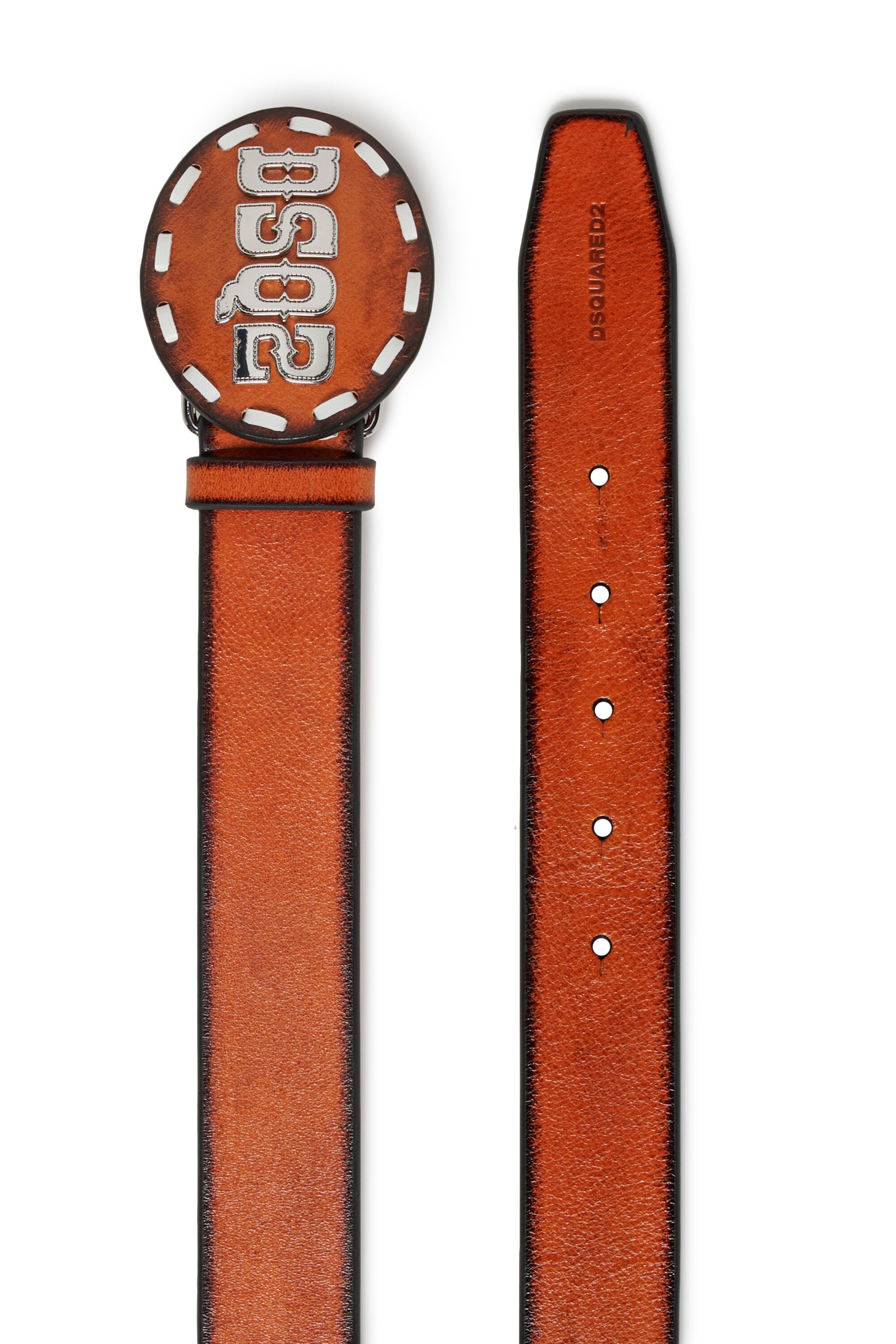 With logo belt