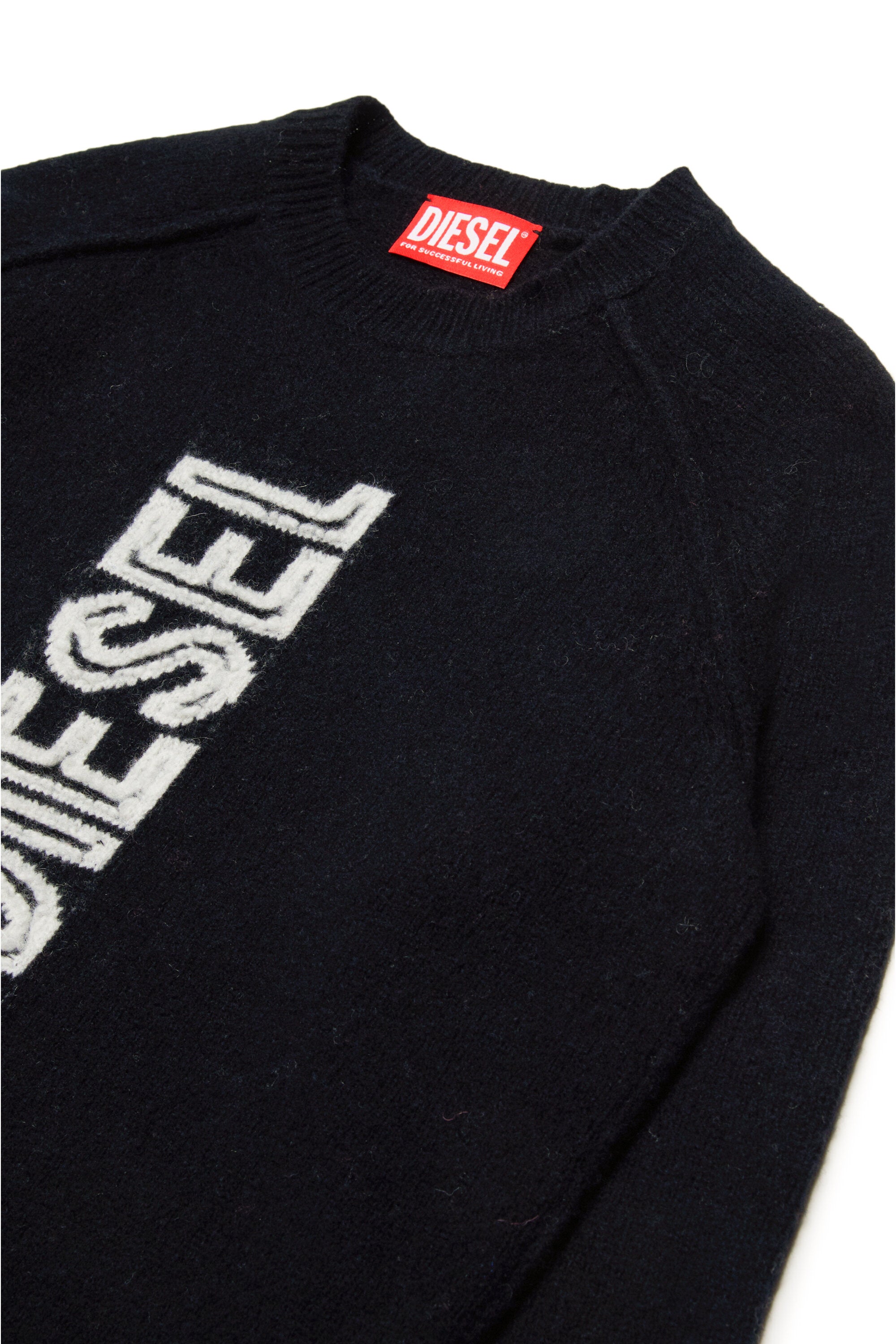 Wool pullover with inlaid logo