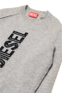 Wool pullover with inlaid logo