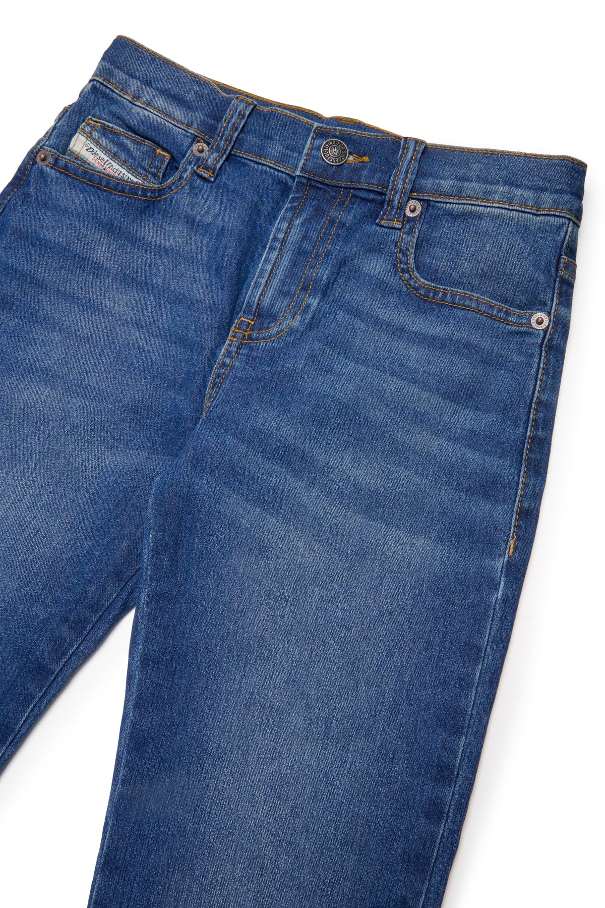ミディアムブルーのレギュラーフィットジーンズ