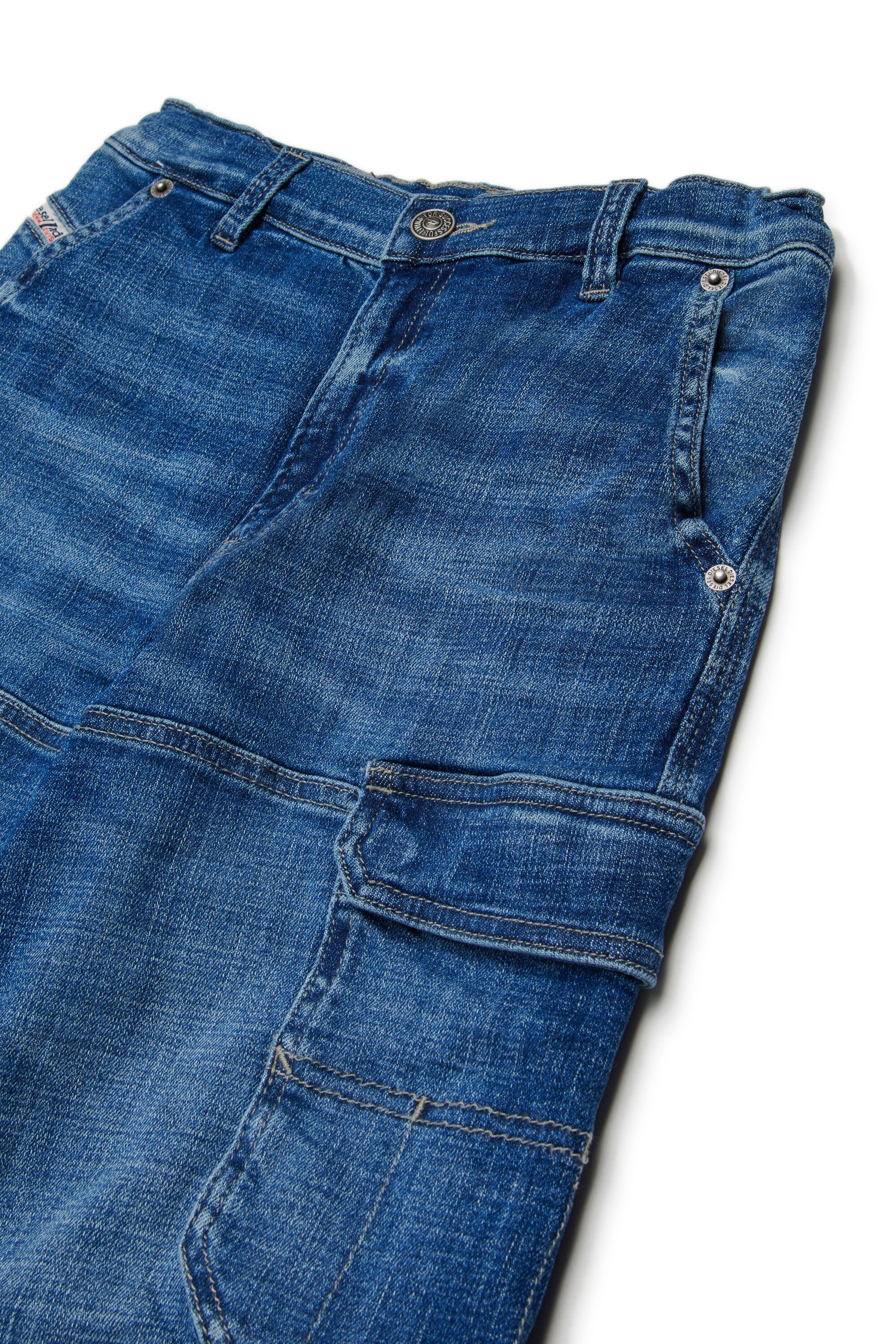 Relaxed fit cargo jeans in medium blue wash - D-Dave