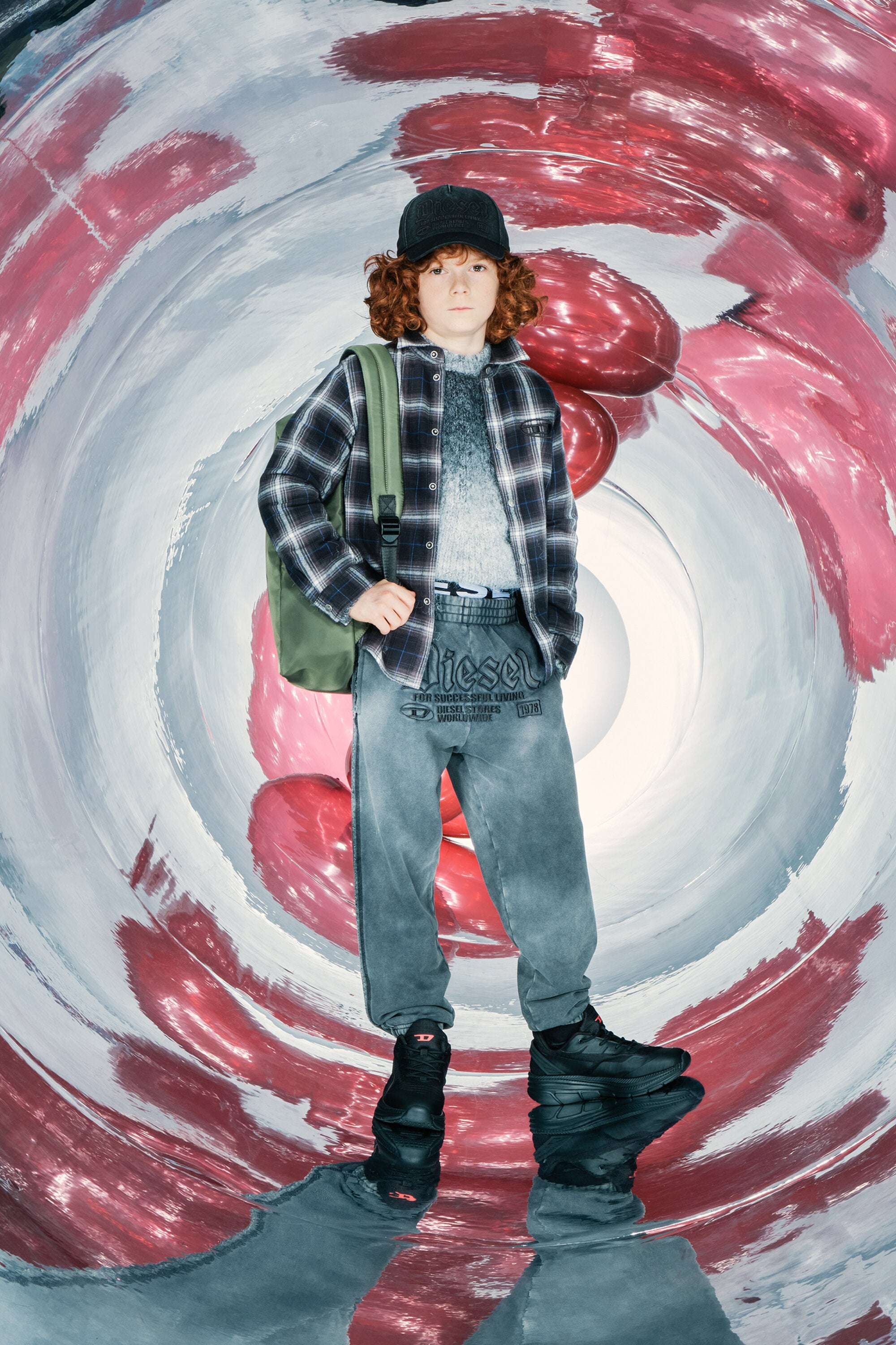 ゴシック・グラフィックのジョガーパンツ