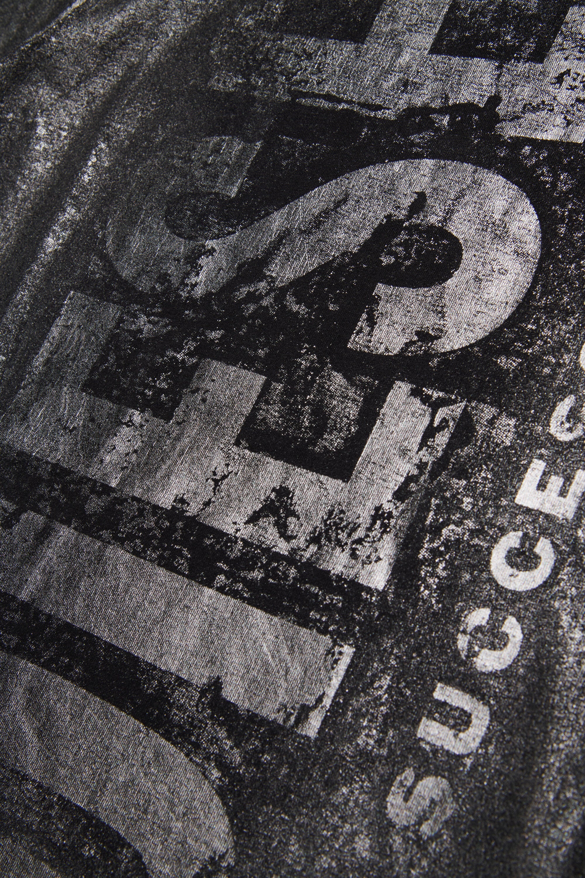 Worn-effect jersey T-shirt branded with maxi logo