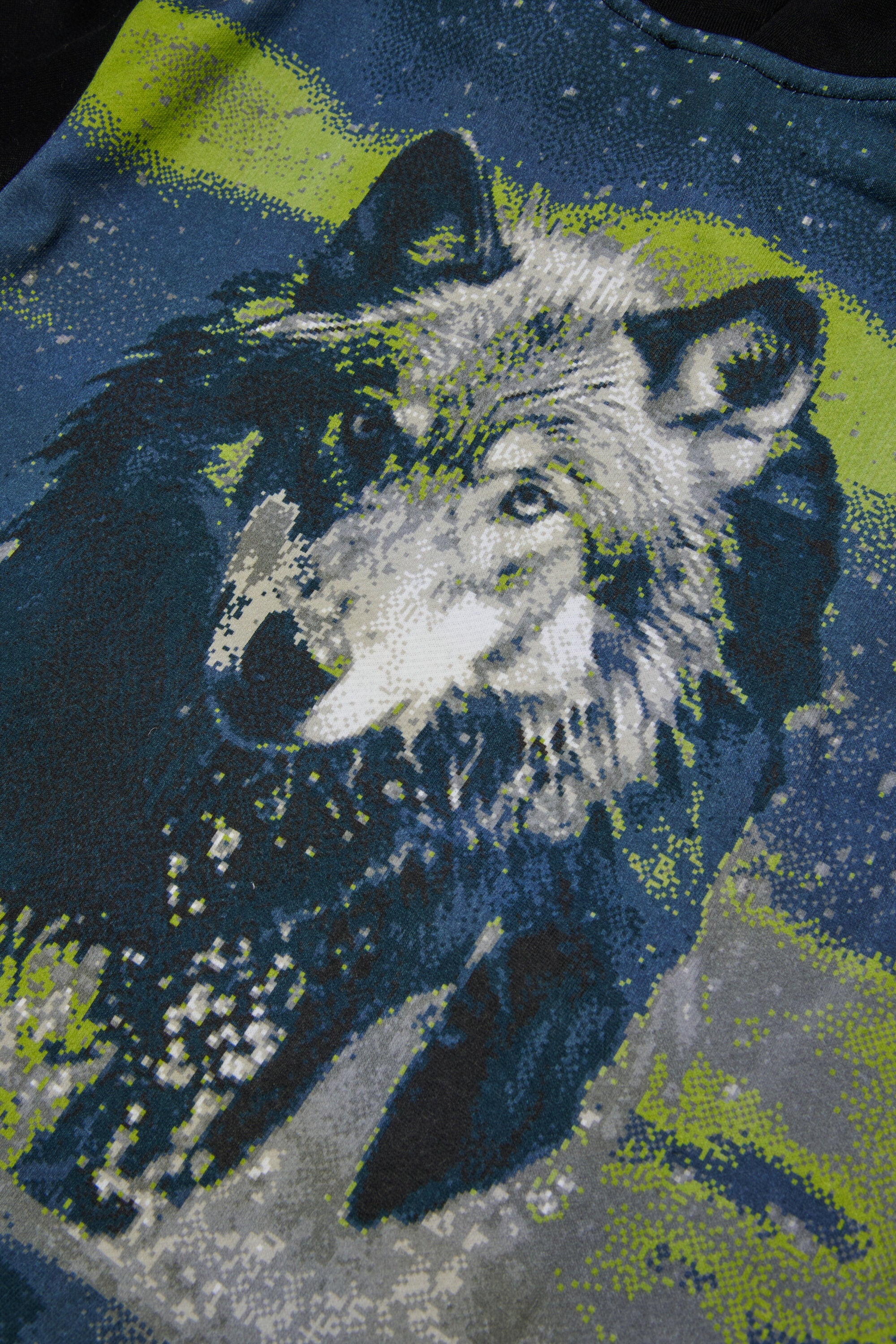 Sweatshirt with zip and pixelated effect Wolf graphics