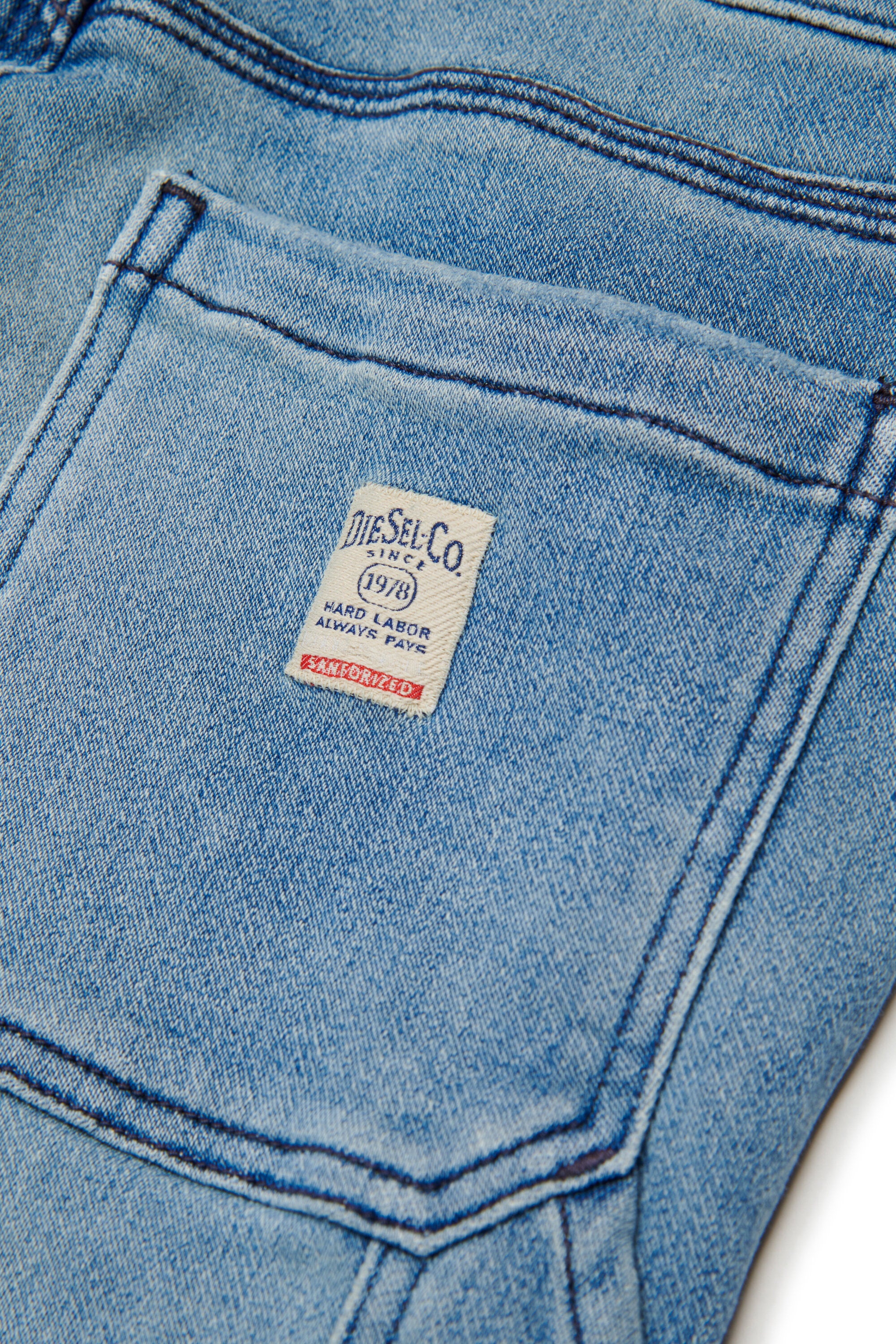 JoggJeans® ルーズフィット ライトブルーウォッシュ - D-Argjx