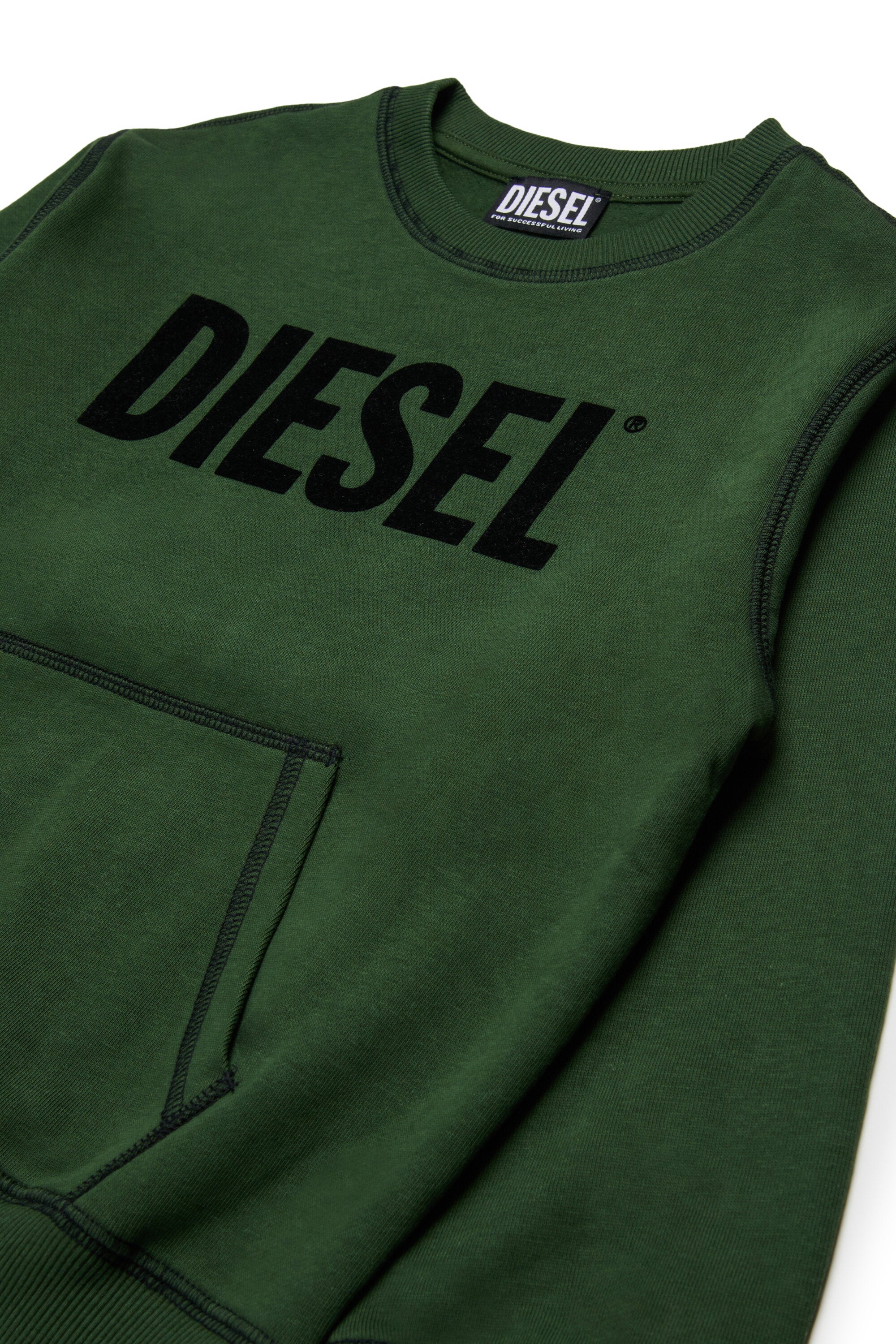 Dieselロゴ入りカンガルーポケット付きスウェット