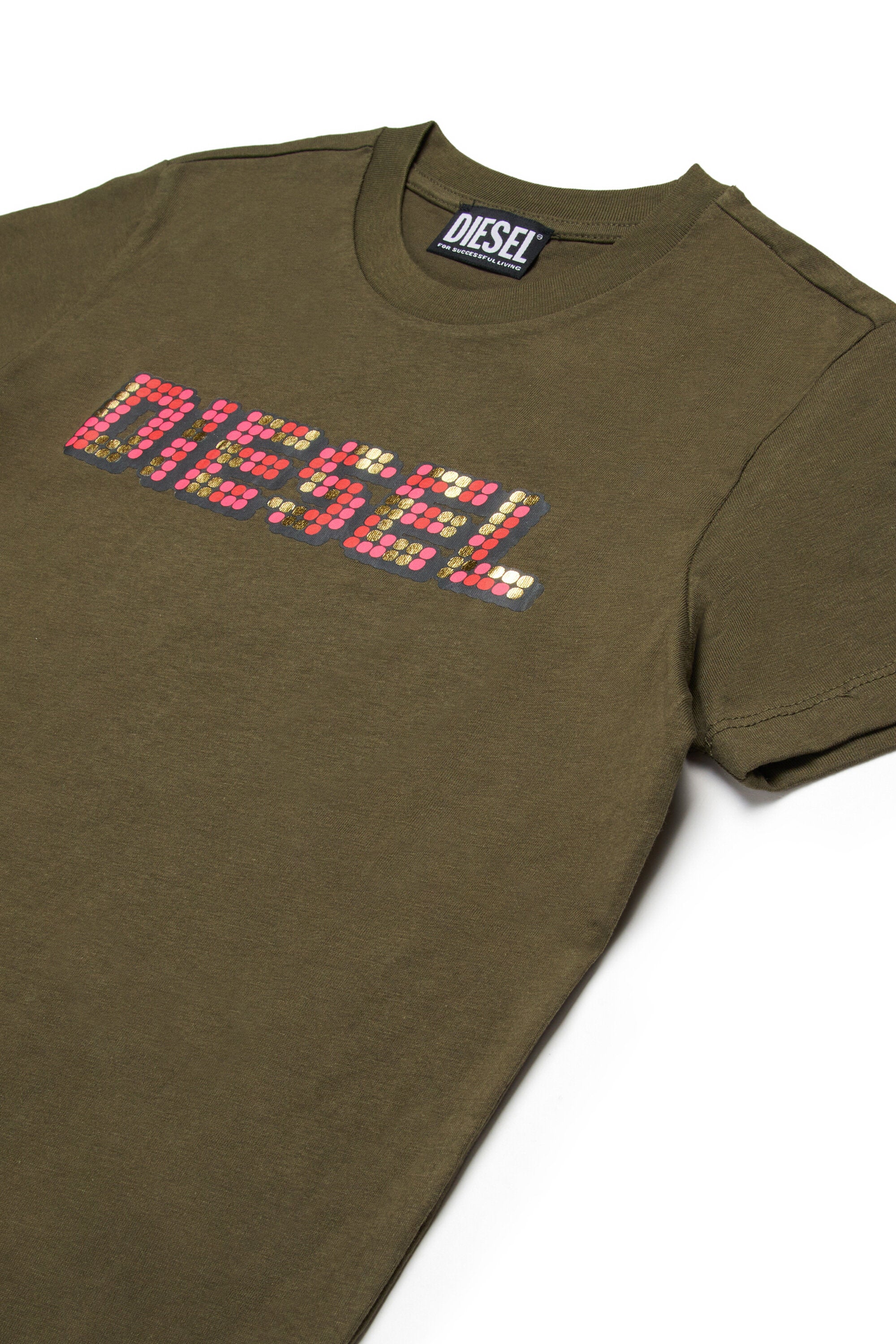 マルチカラーのロゴ入りTシャツ
