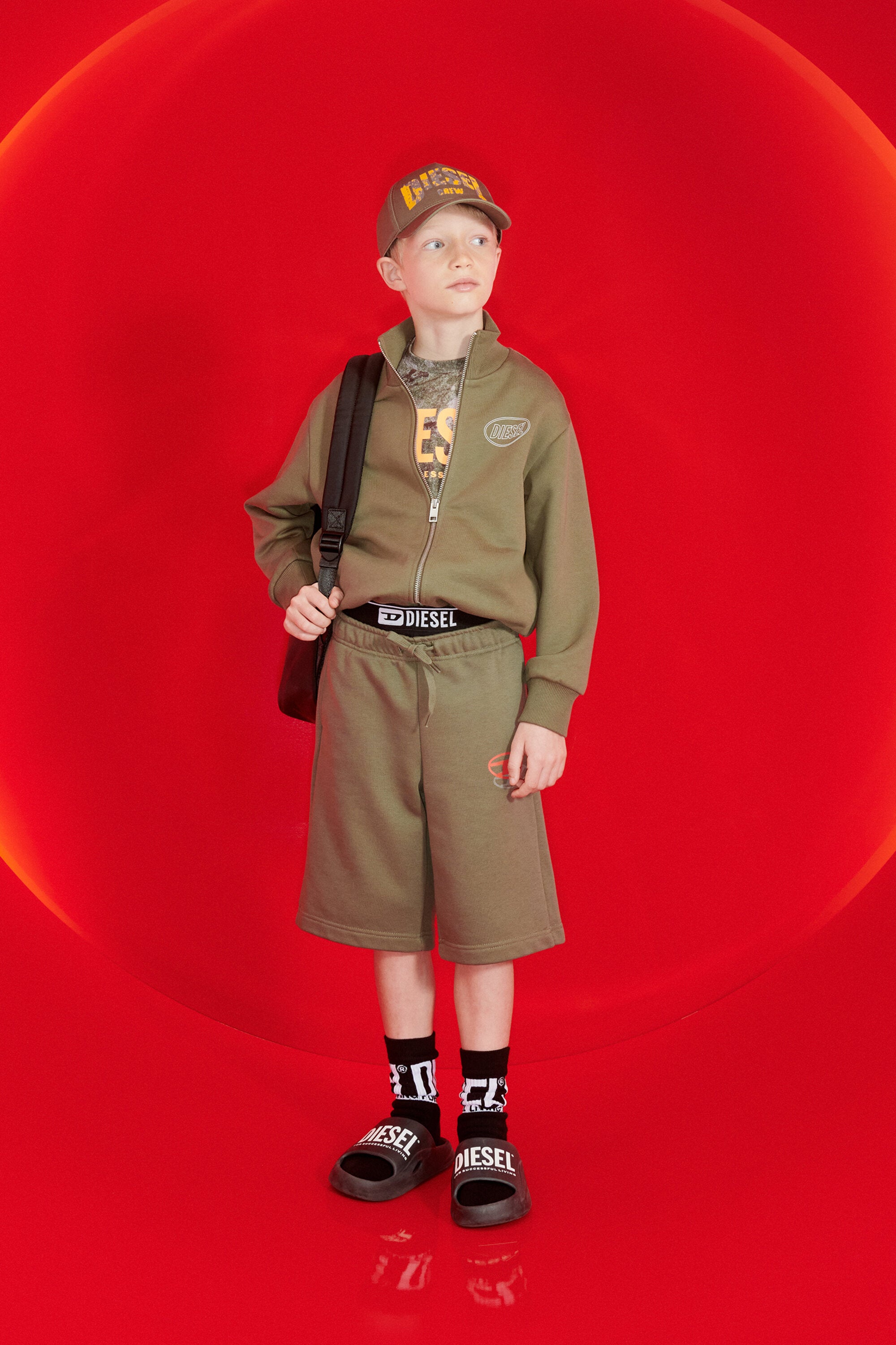 ロゴ入りフルジップスウェット