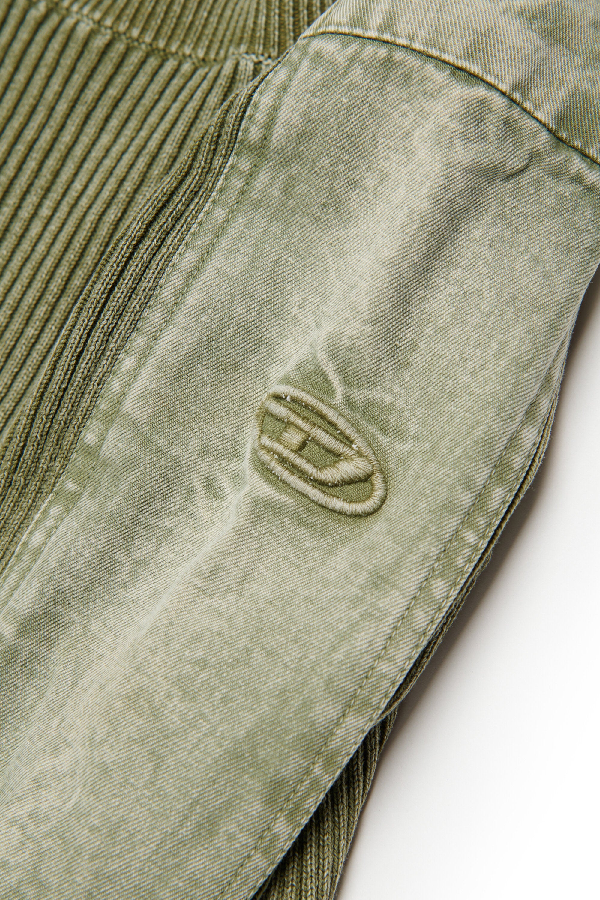 ロゴ入りリブ編みクルーネックプルオーバー