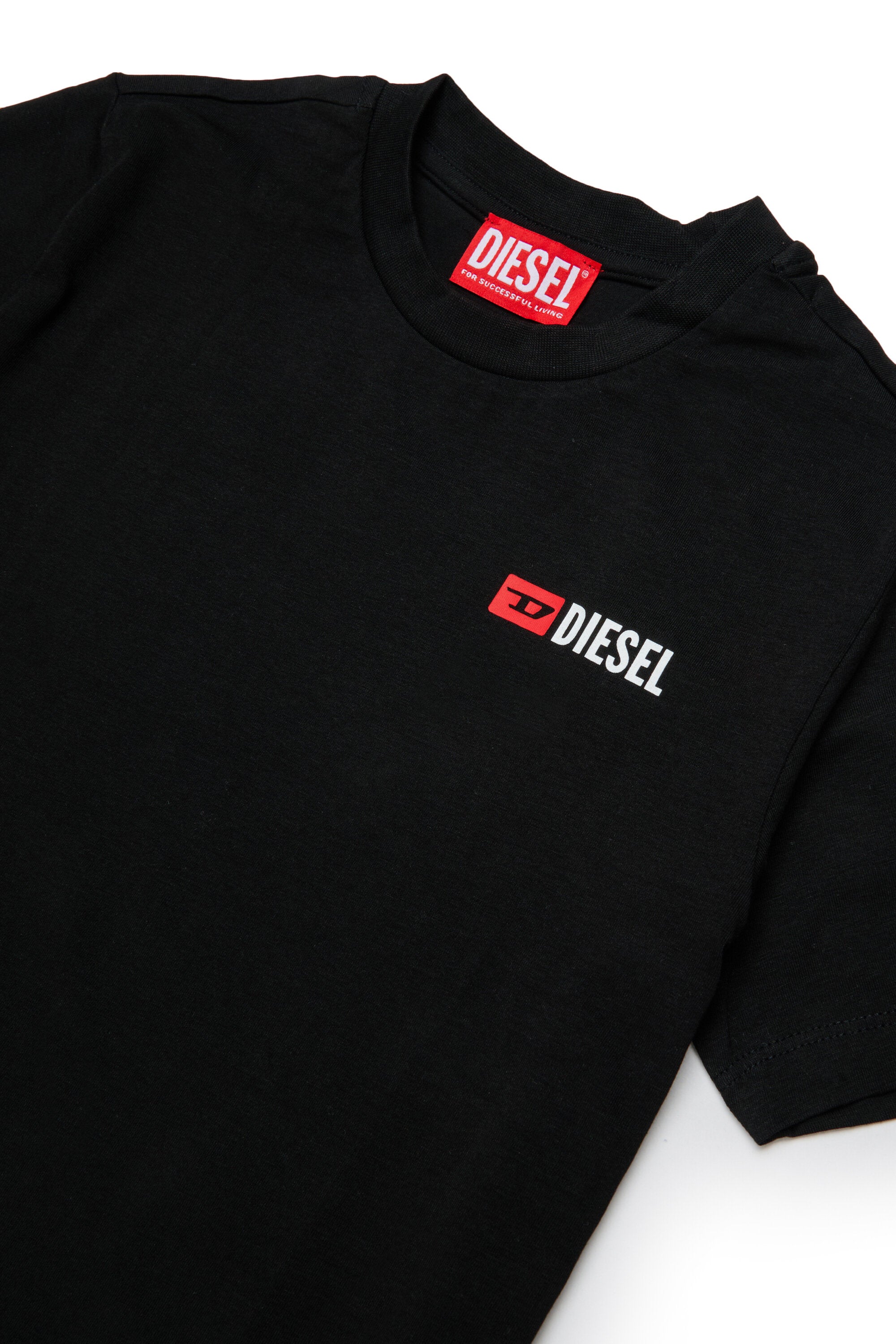 ロゴ入りTシャツ