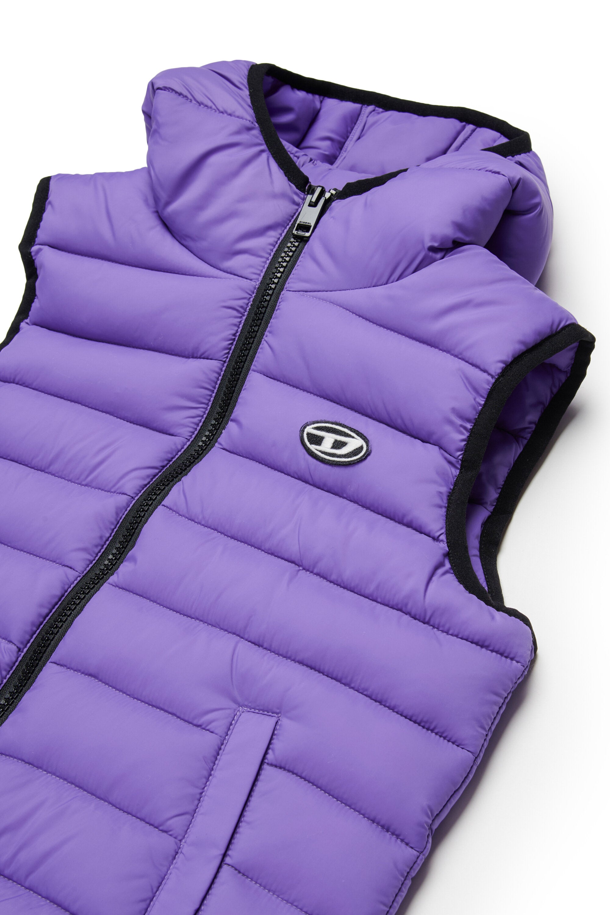 ロゴプリント入り中綿ジャケット