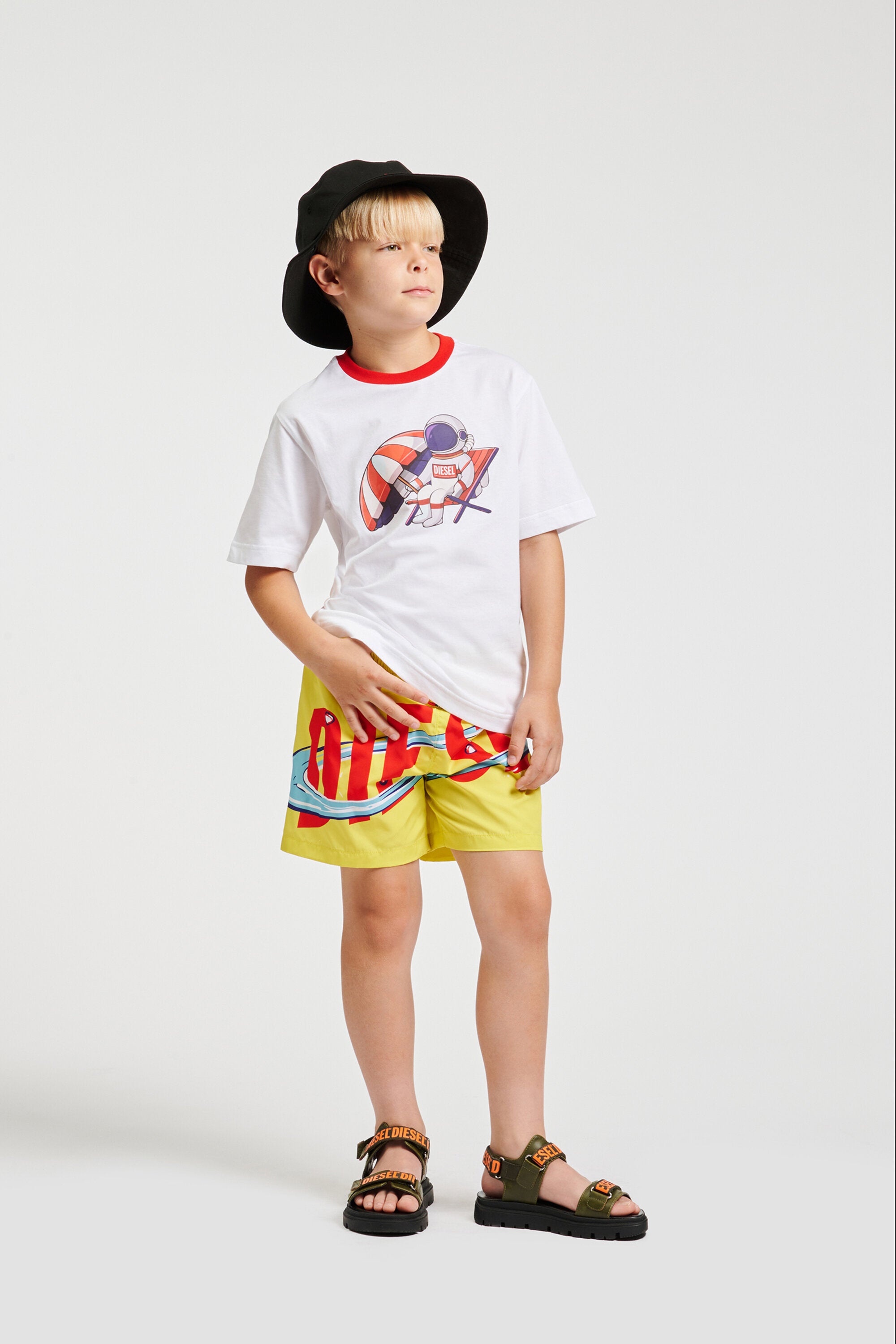 ロゴ入りTシャツ