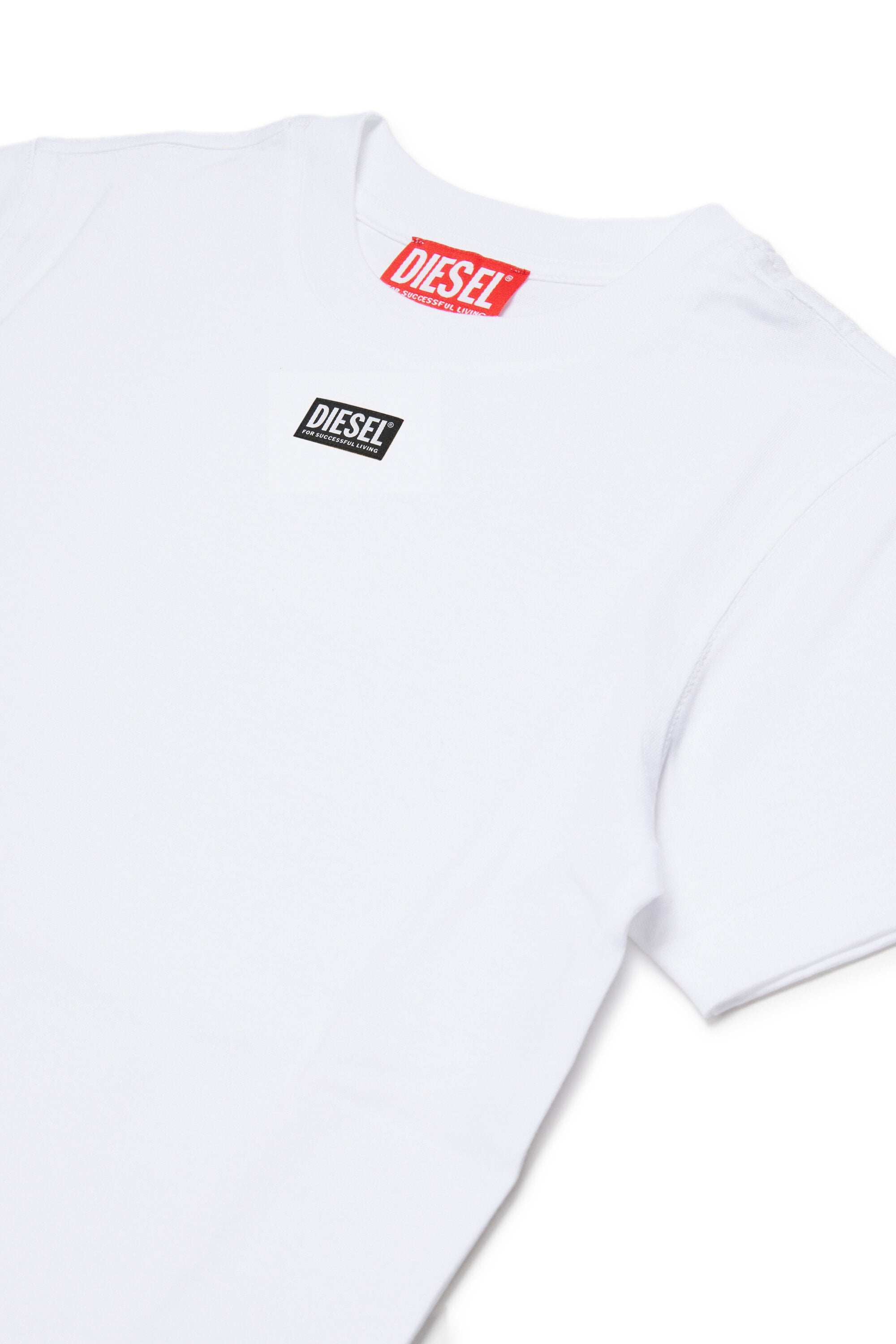 ロゴ入りTシャツ