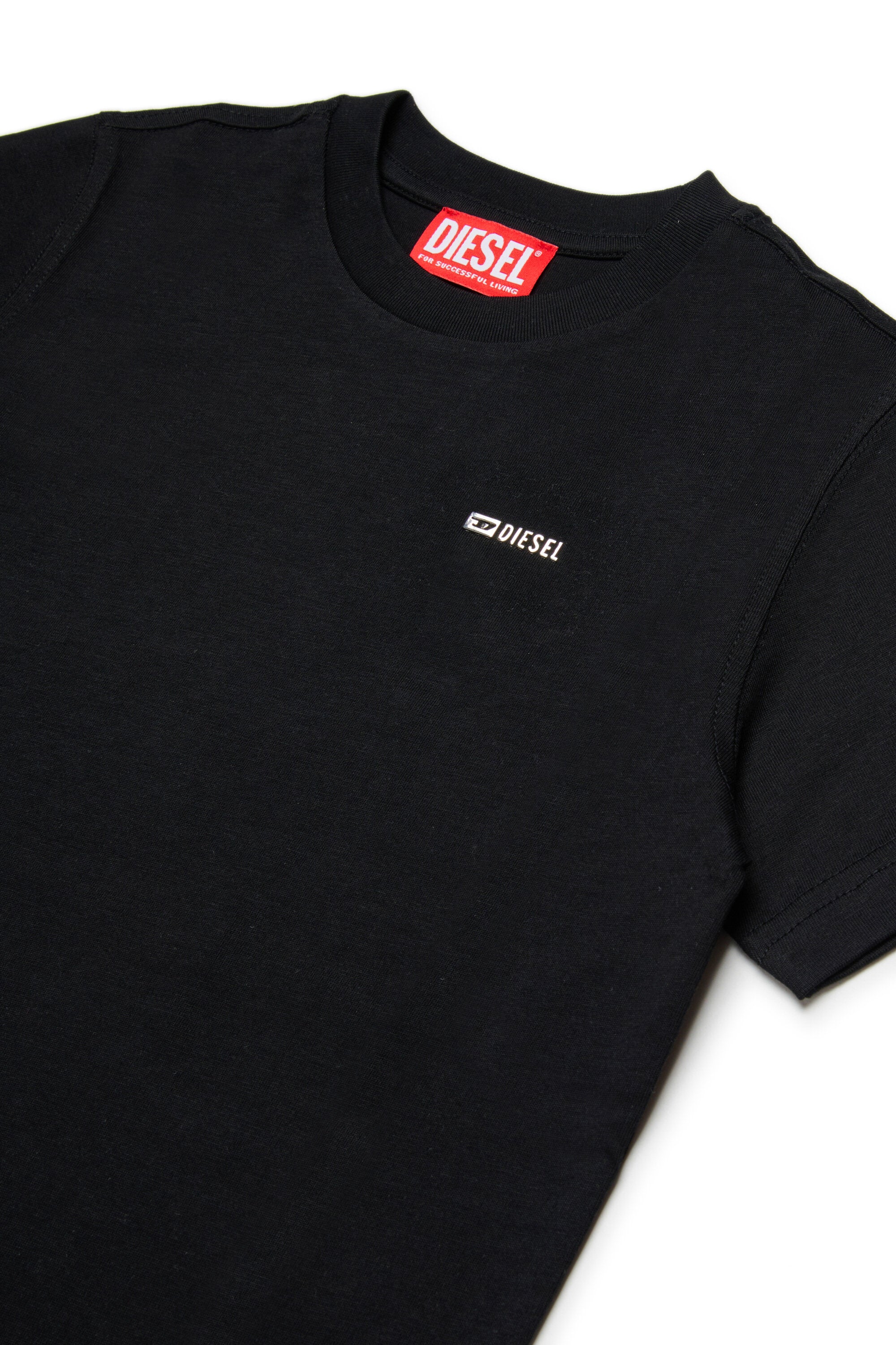 ロゴ入りTシャツ